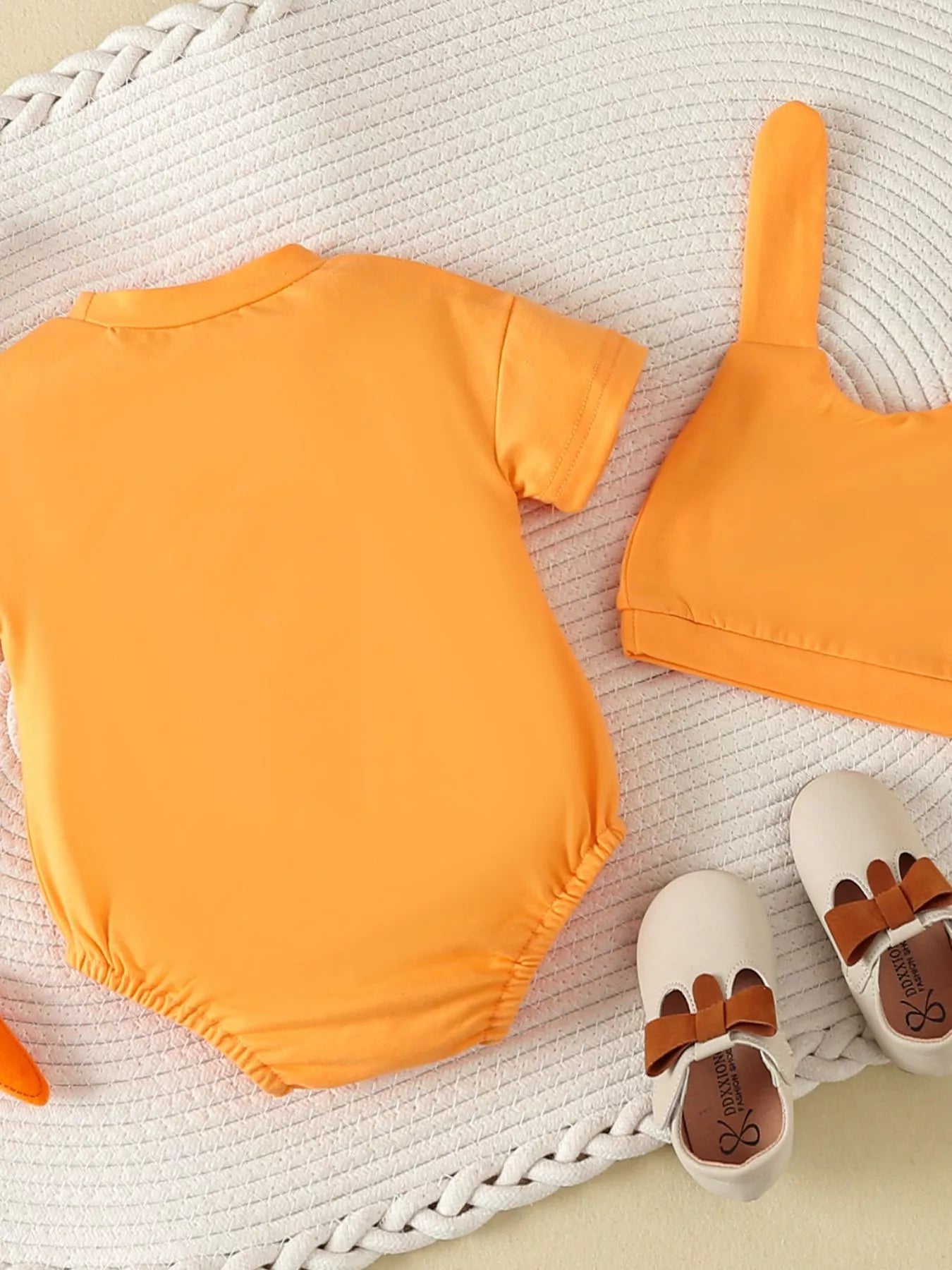 Children's Carrot Embroidered Round Neck One-Piece & Hat Set