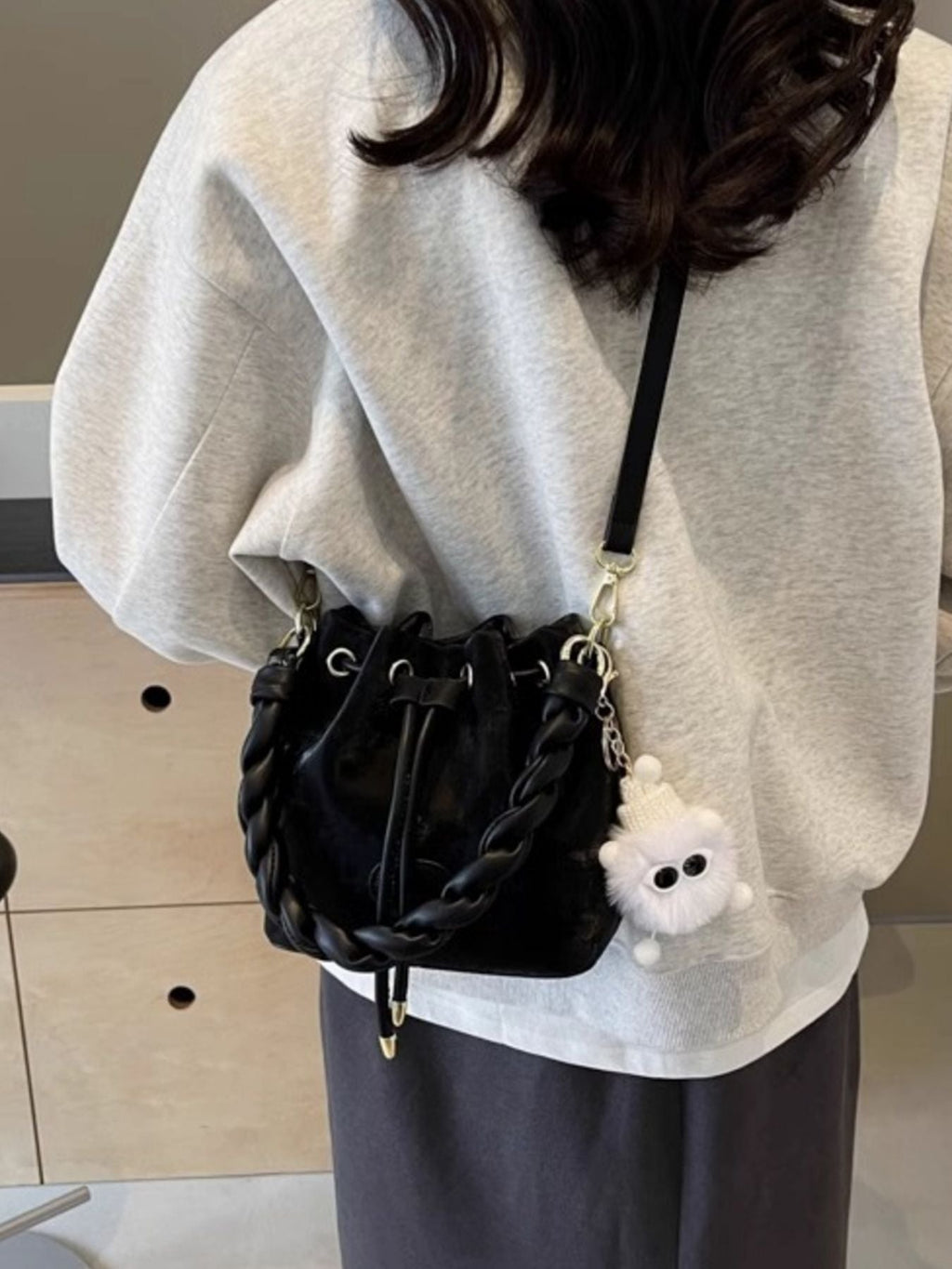 Chunky Chain Trim Drawstring Bucket Crossbody Bag