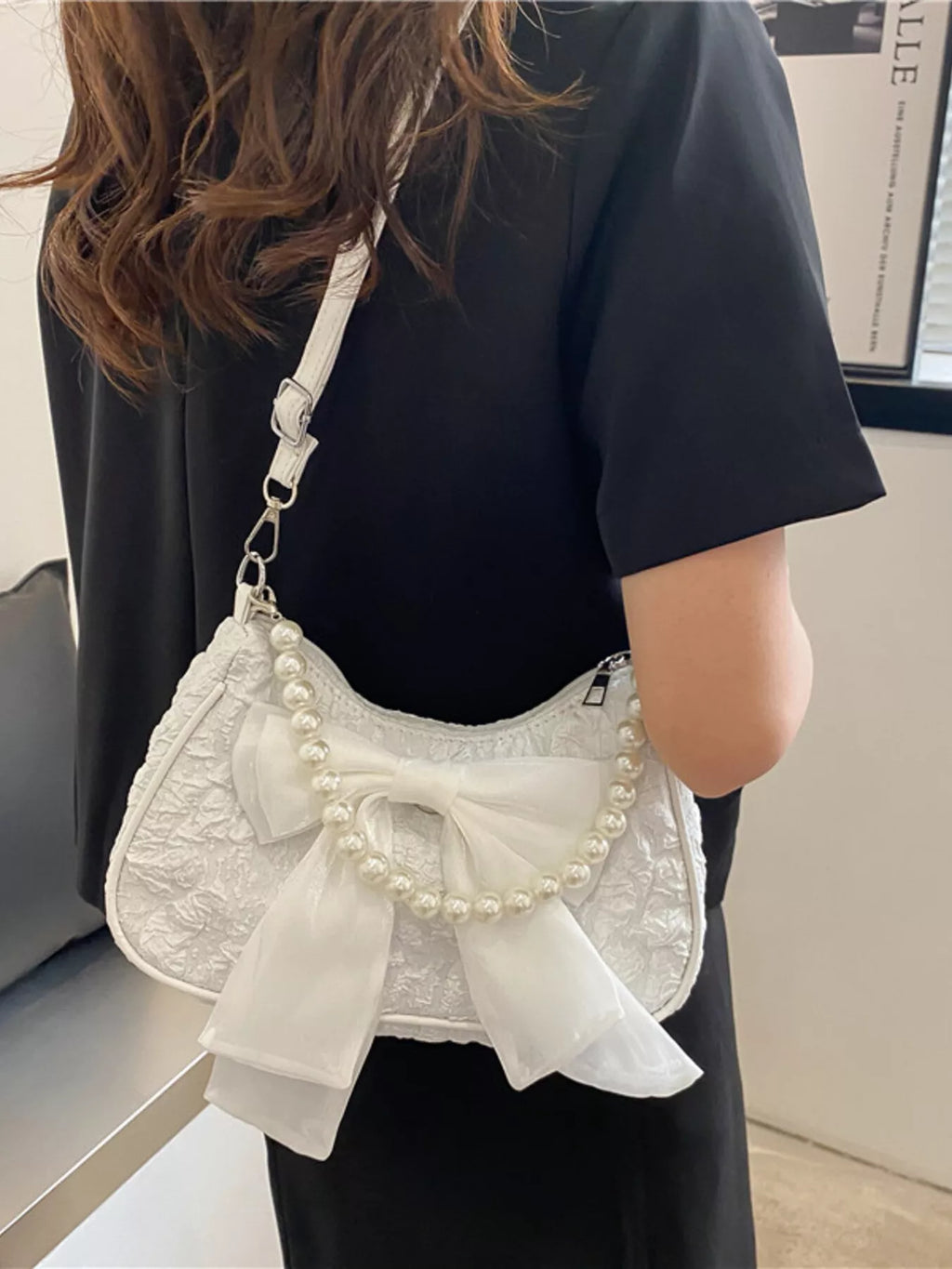 Bow Pearl Chain Crossbody Bag