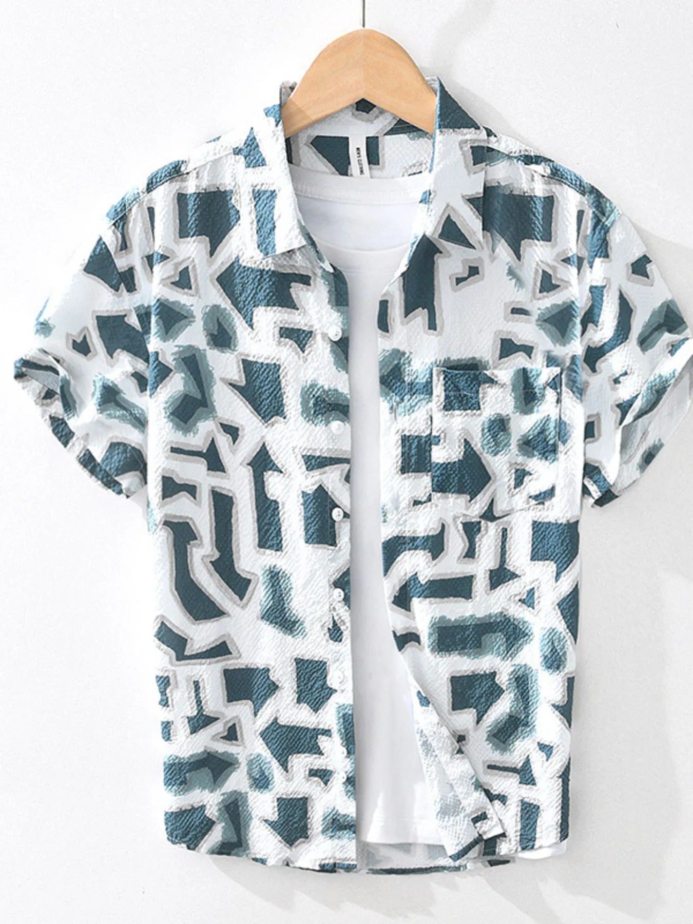 Men's Printed Button Up Short Sleeve Shirt