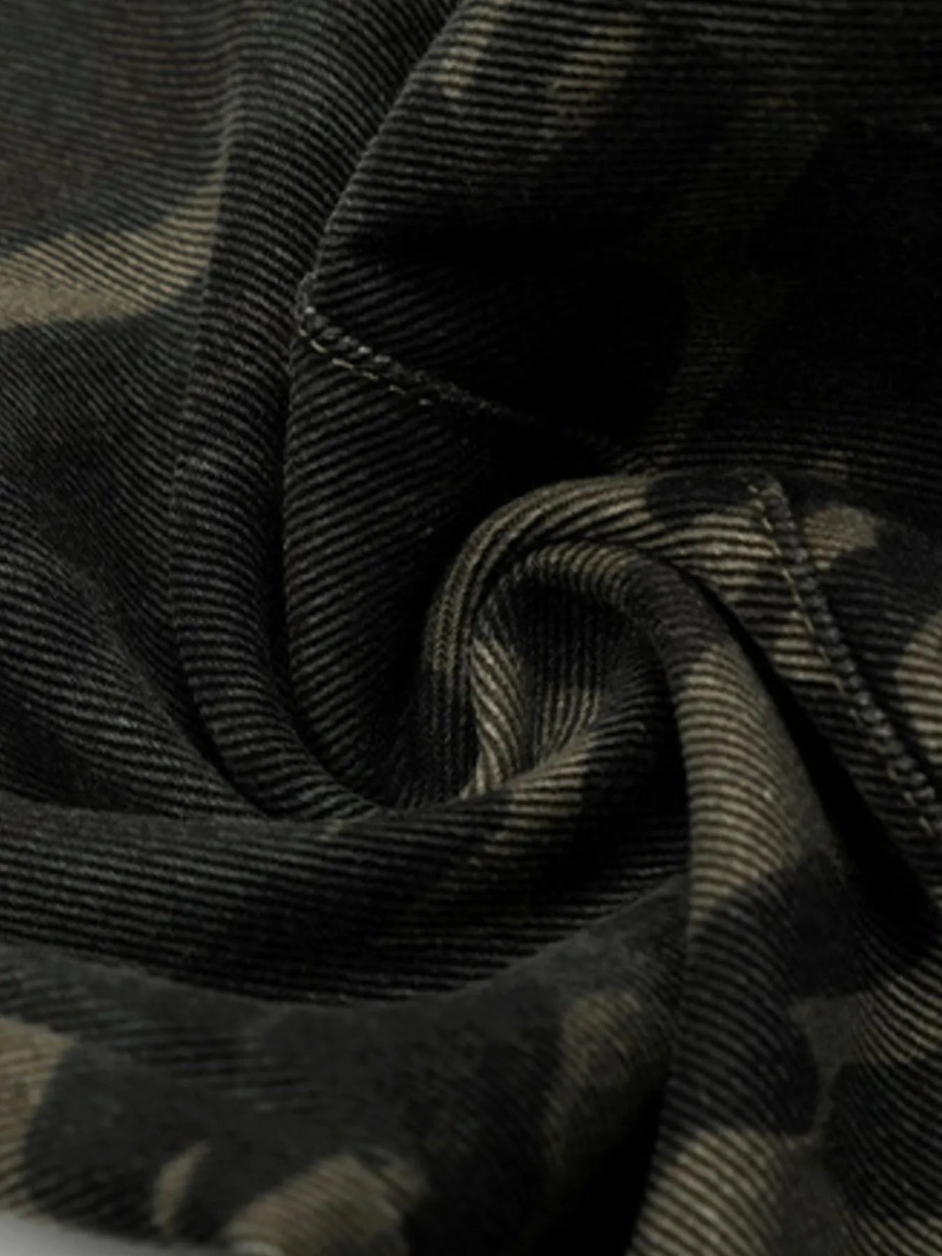 Men's Camouflage Cargo Jeans with Multiple Pockets