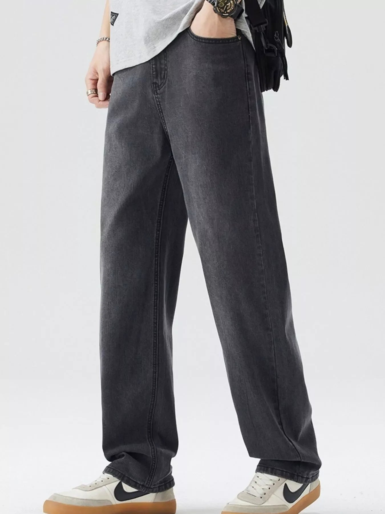 Men's Wide Leg Jeans with Pockets