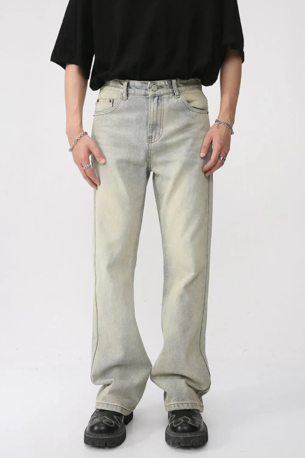 Mid Rise Jeans with Pockets