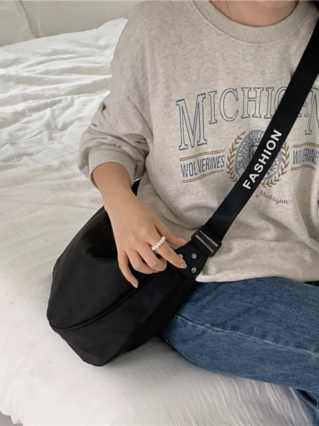 Lightweight Adjustable Strap Crossbody Bag