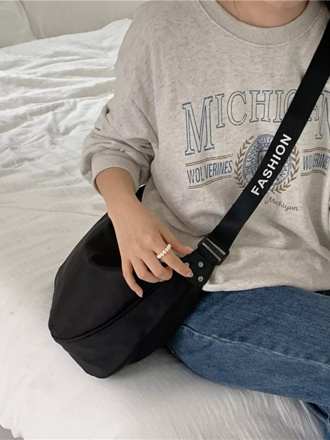 Lightweight Adjustable Strap Crossbody Bag