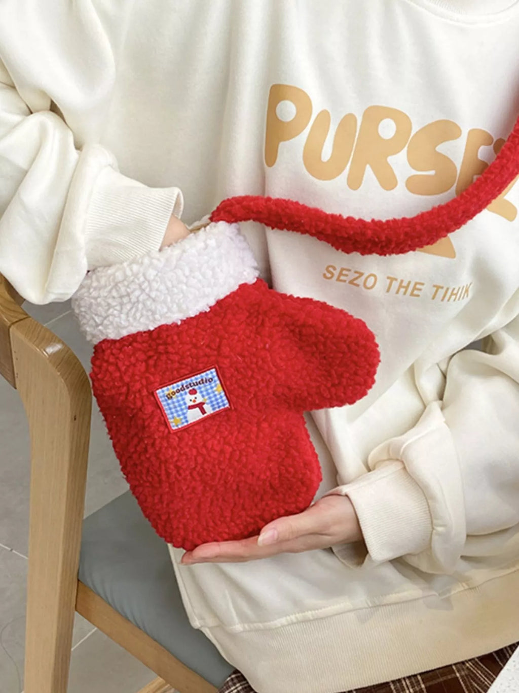 Christmas Mitten-Shaped Plush Crossbody Bag