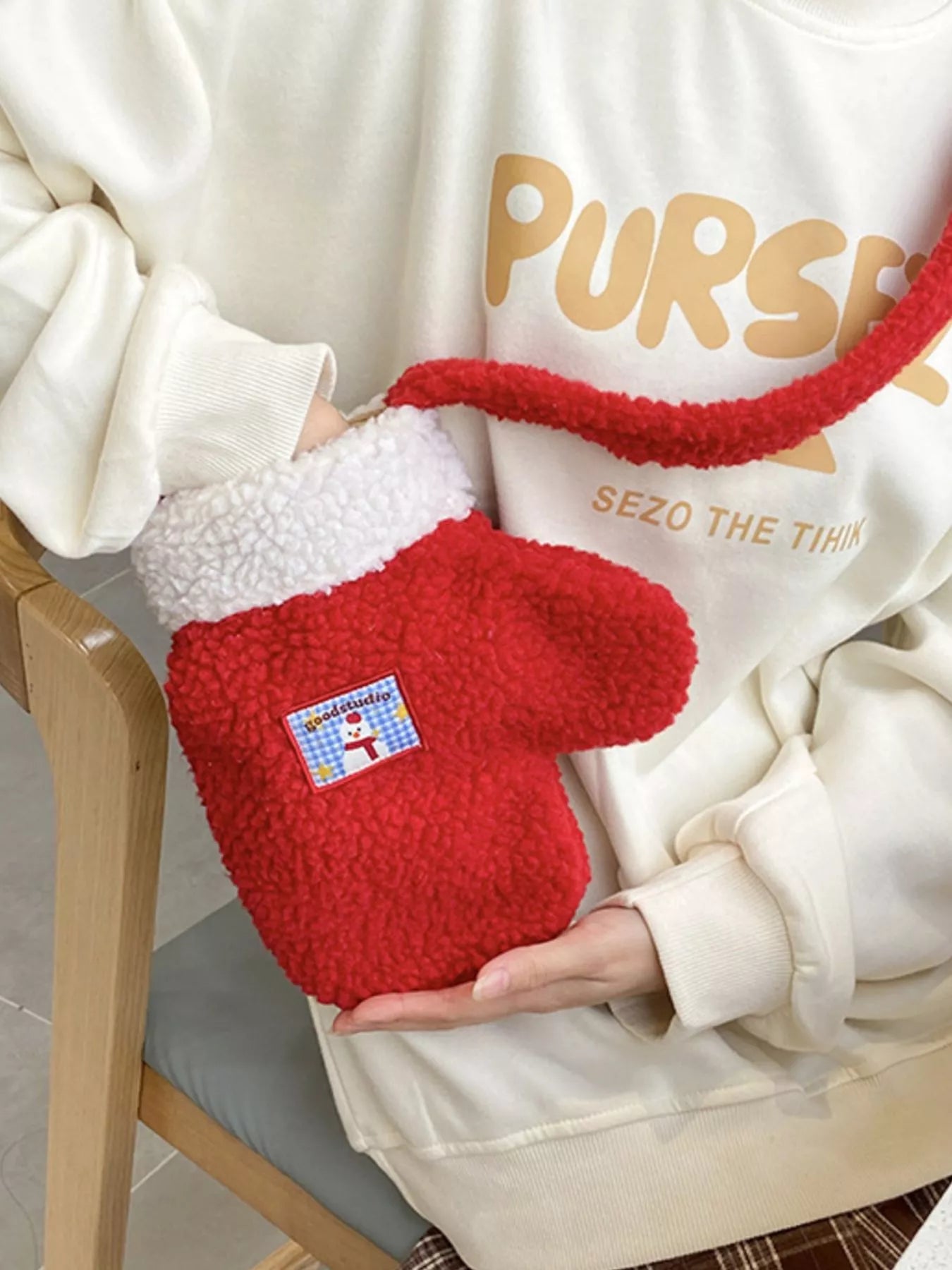 Christmas Mitten-Shaped Plush Crossbody Bag