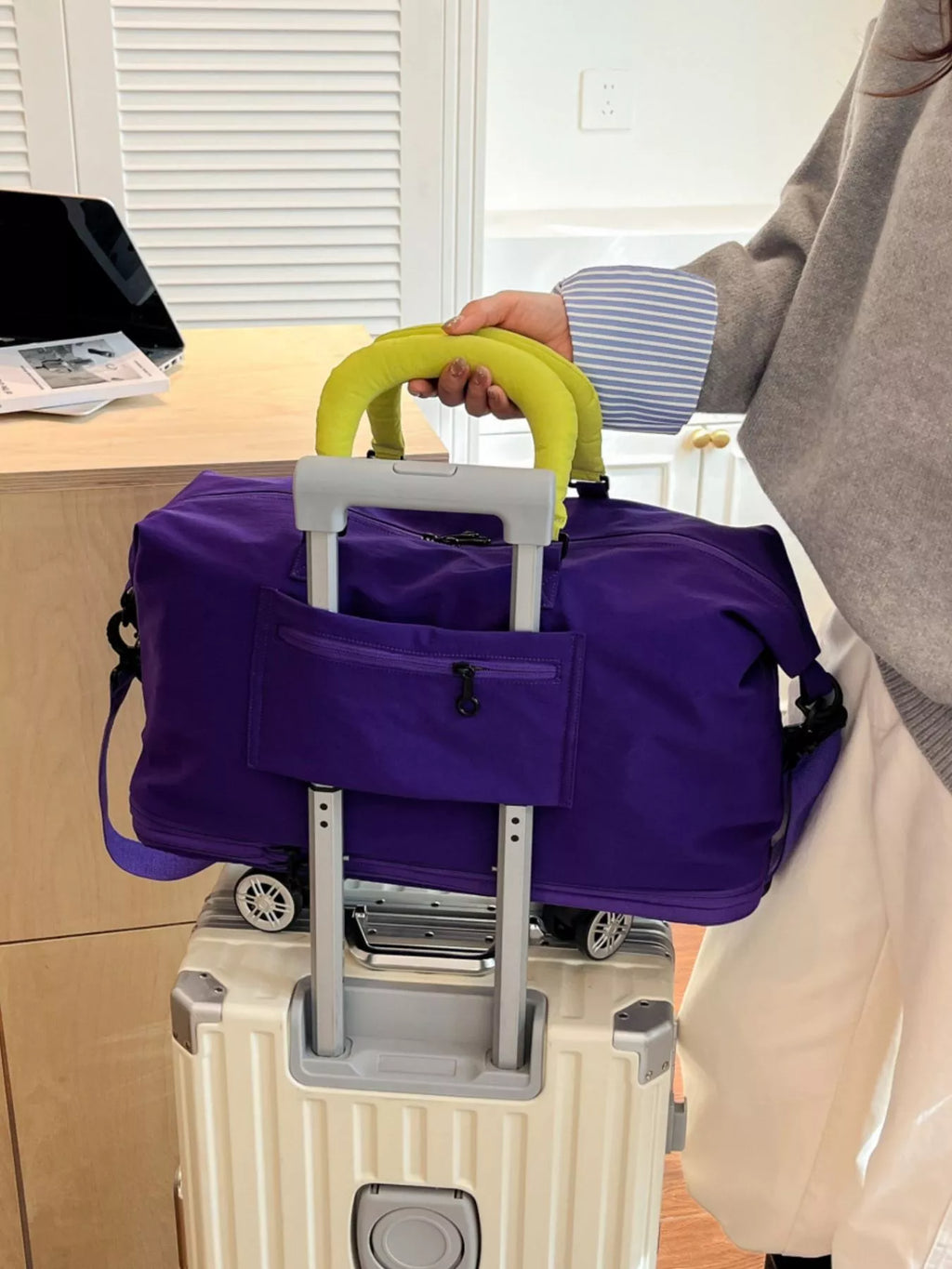 Contrast Handle Travel Bag