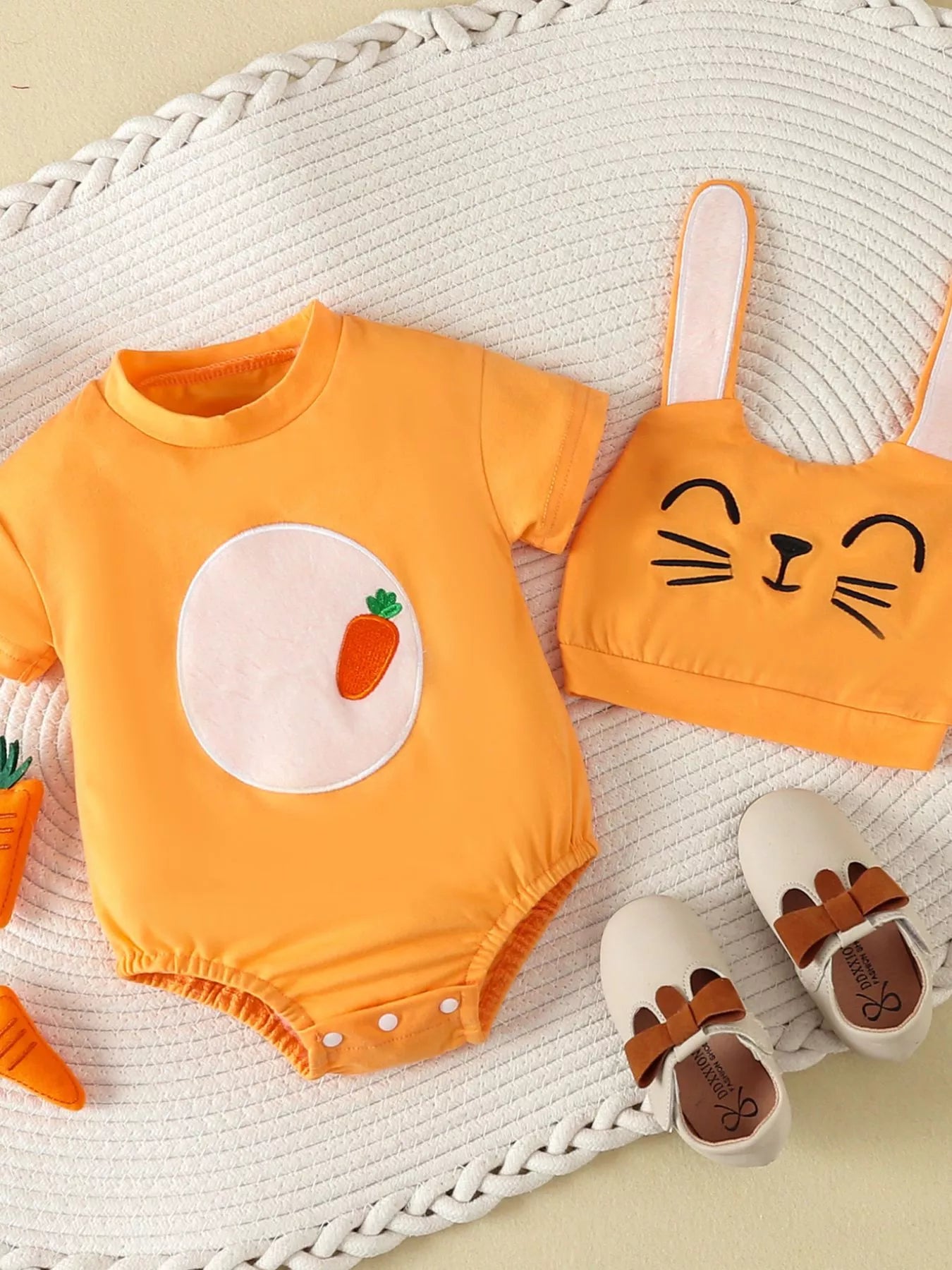 Children's Carrot Embroidered Round Neck One-Piece & Hat Set