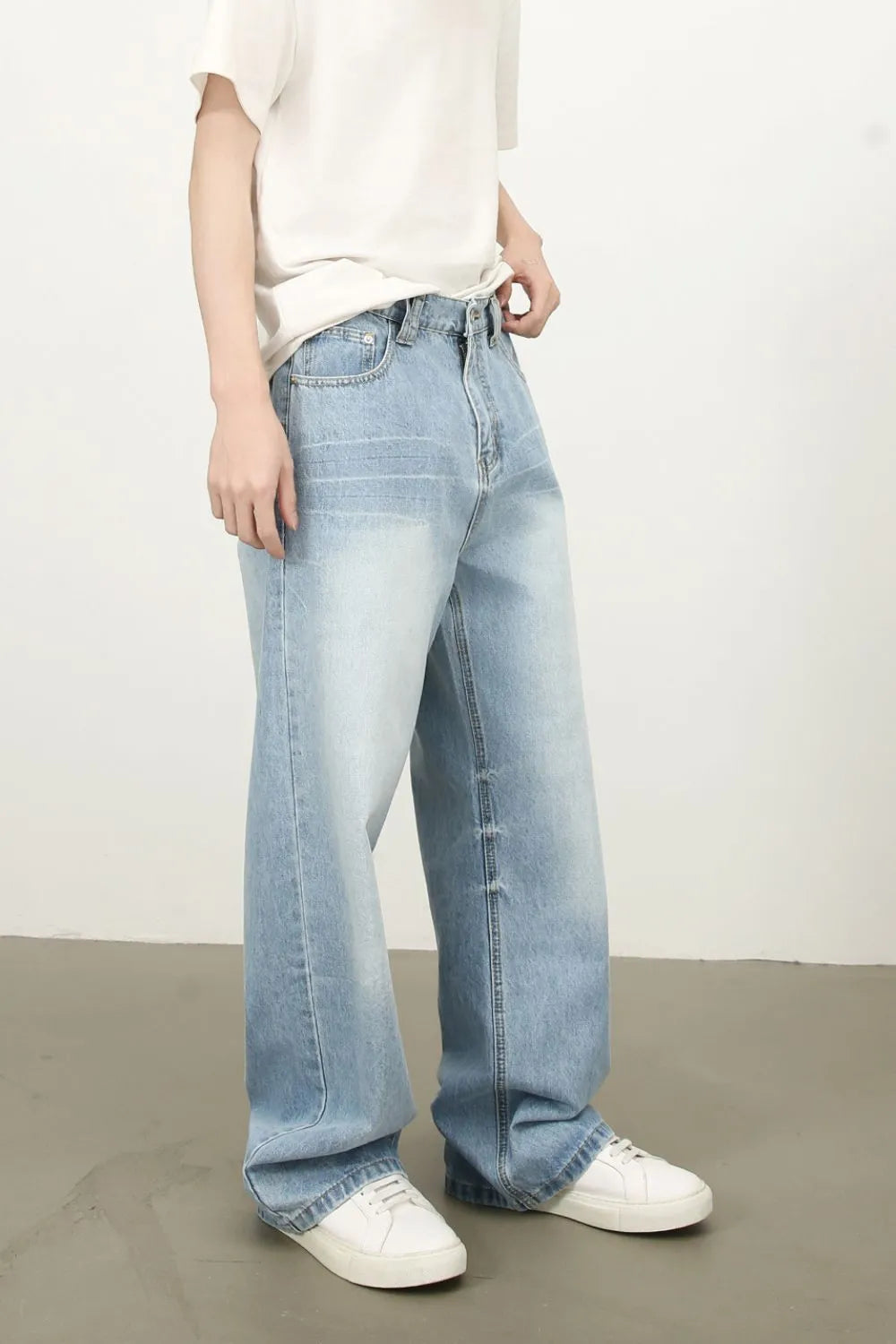 Men's Mid Rise Wide Leg Jeans with Pockets