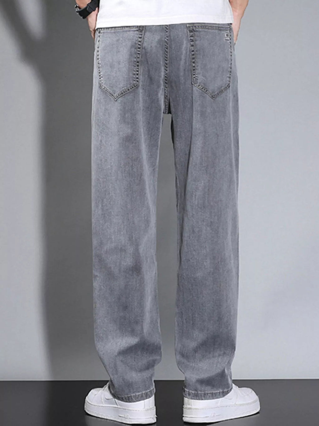 Men's Loose Fit Washed Jeans