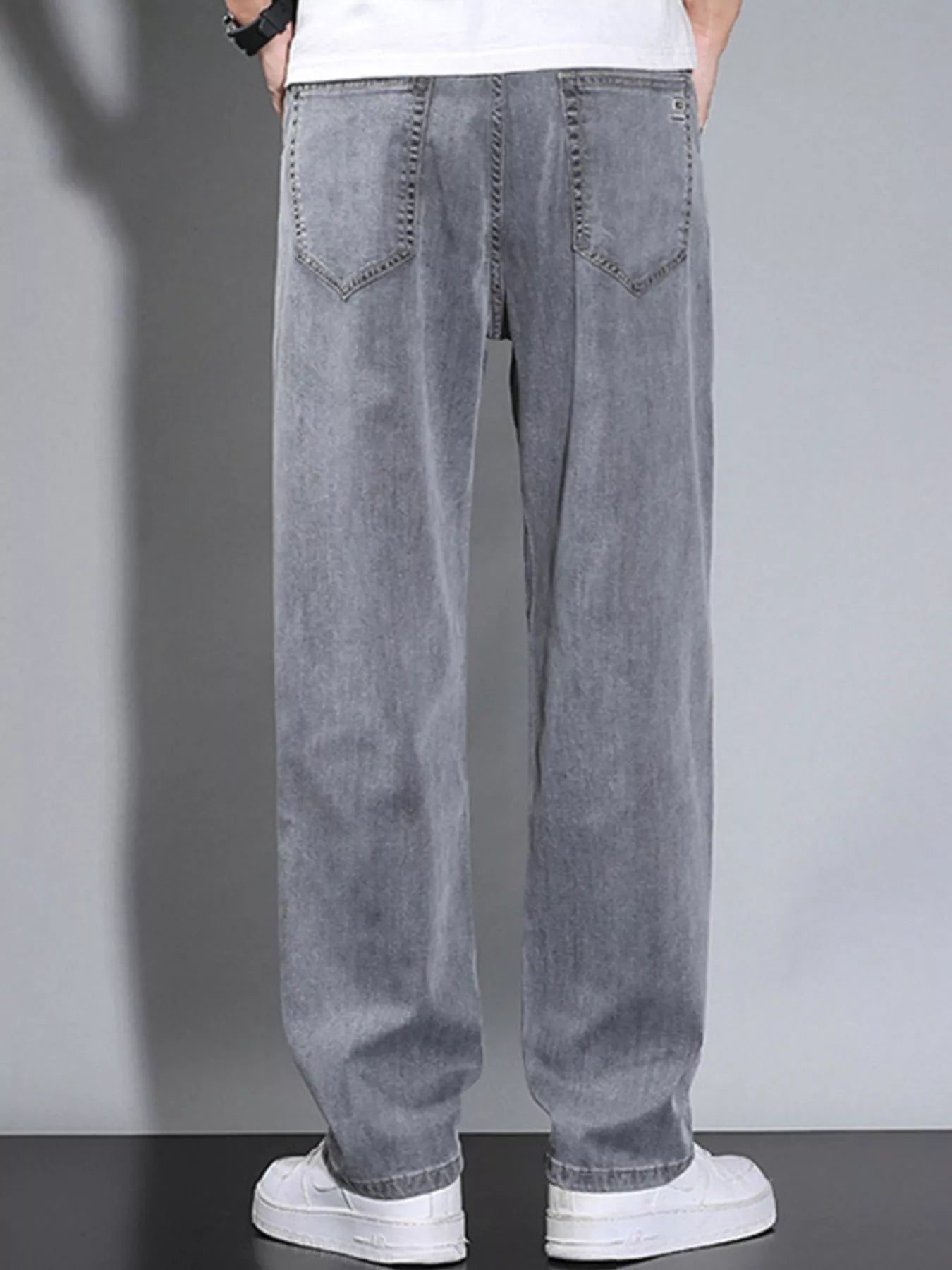 Men's Loose Fit Washed Jeans