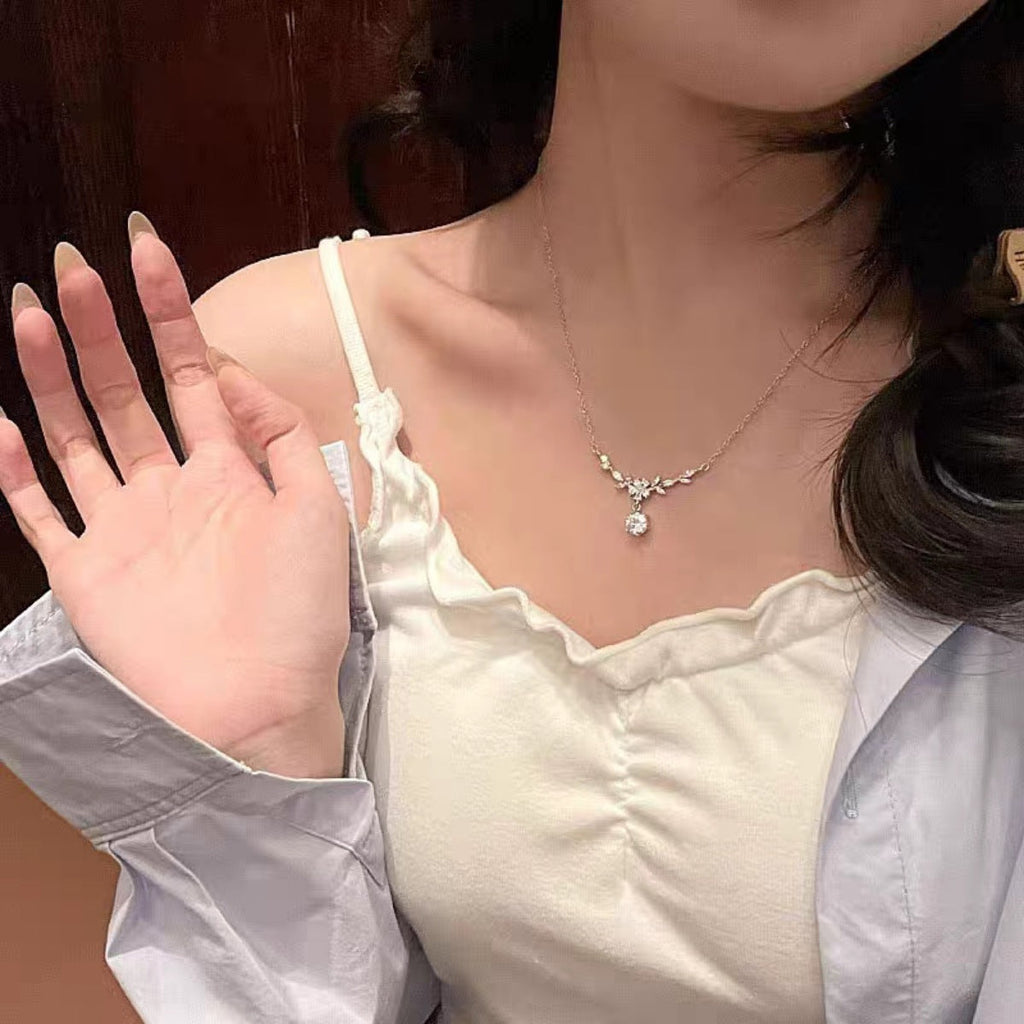1 Carat Moissanite 925 Sterling Silver Leaf Flower Necklace