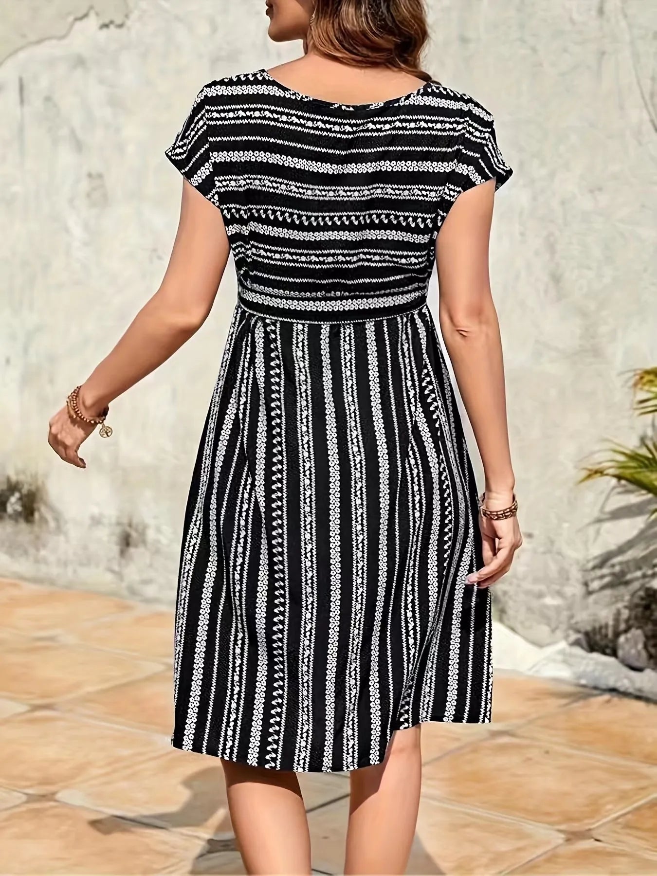 Striped Round Neck Short Sleeve Casual Dress