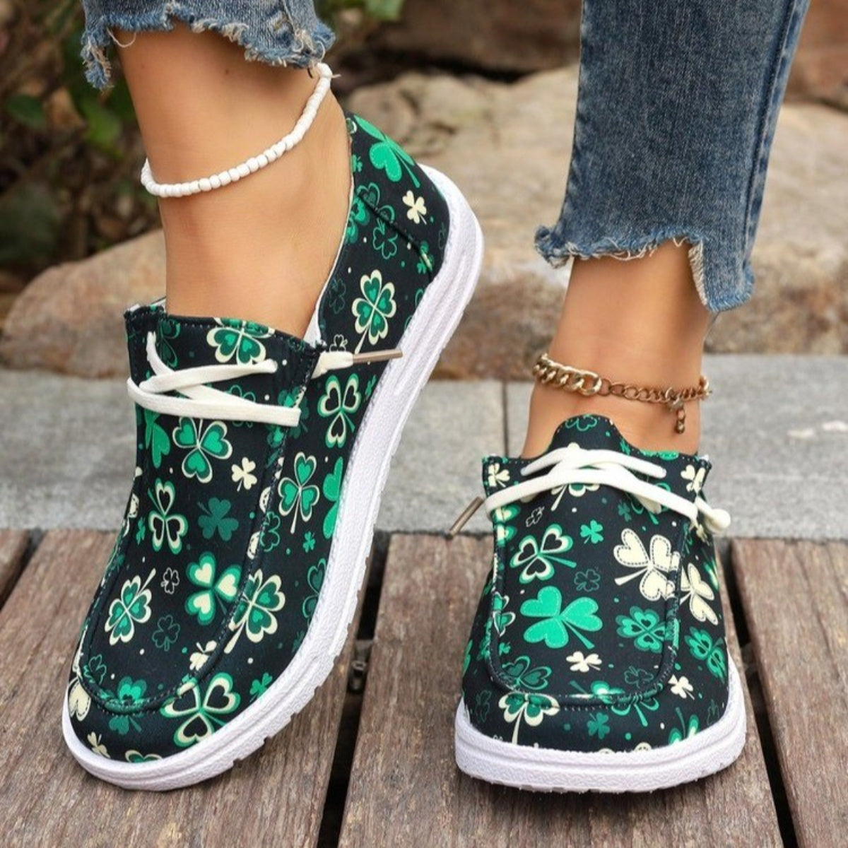 Clover Print Round Toe Sneakers