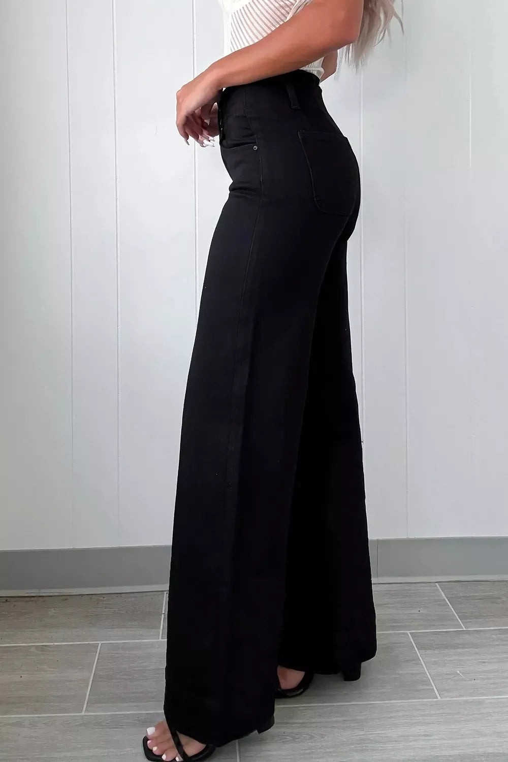 2-Button High Waist Flared Bottom Jeans