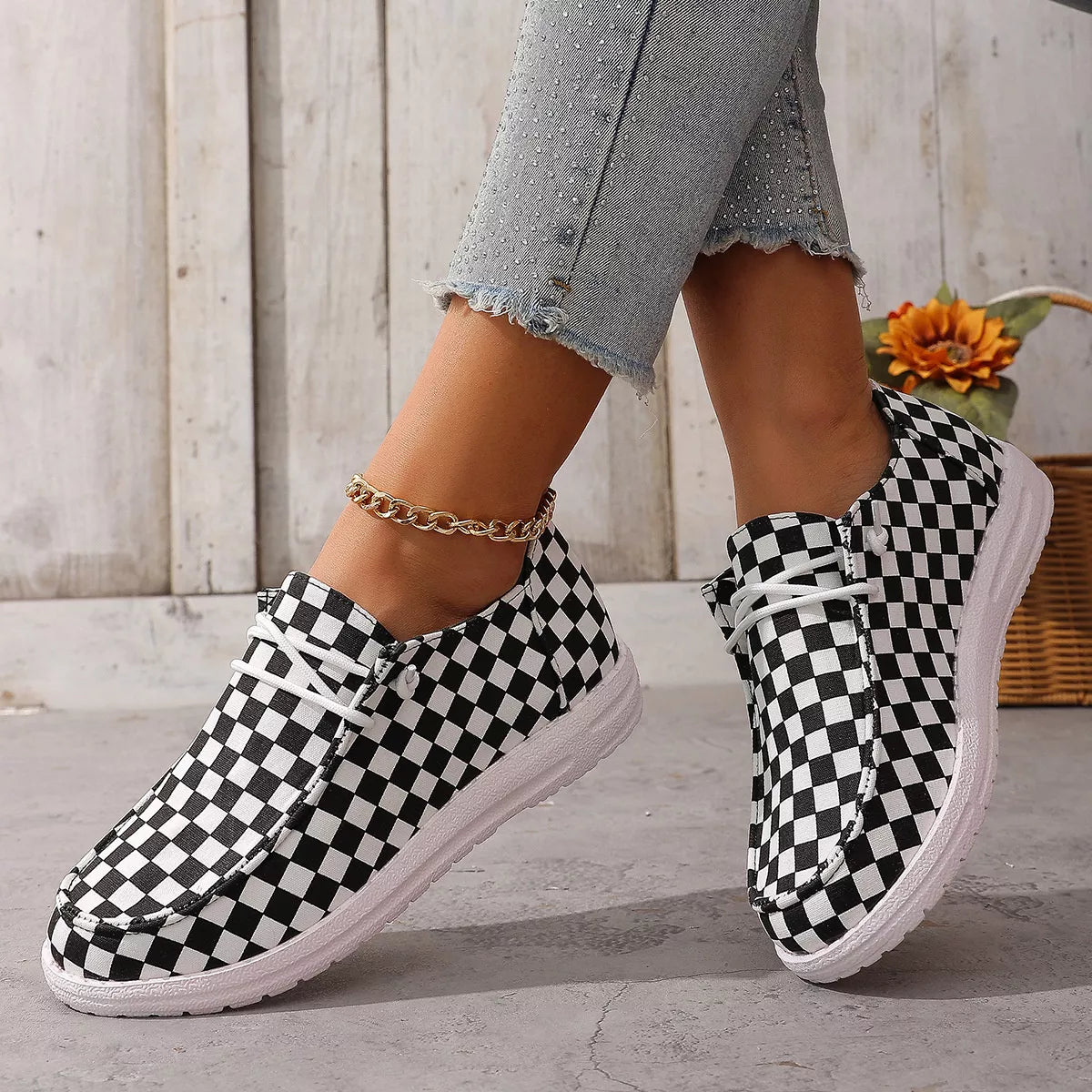 Checkerboard Pattern Casual Sneakers