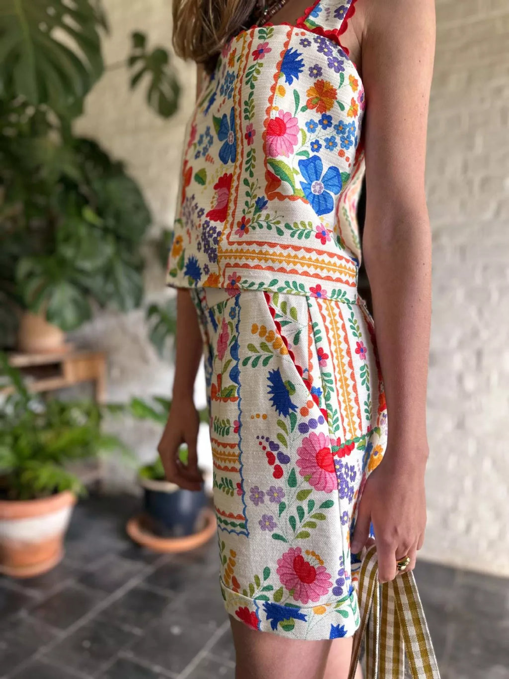 Floral Print Cami and Decorative Pocket Shorts Set