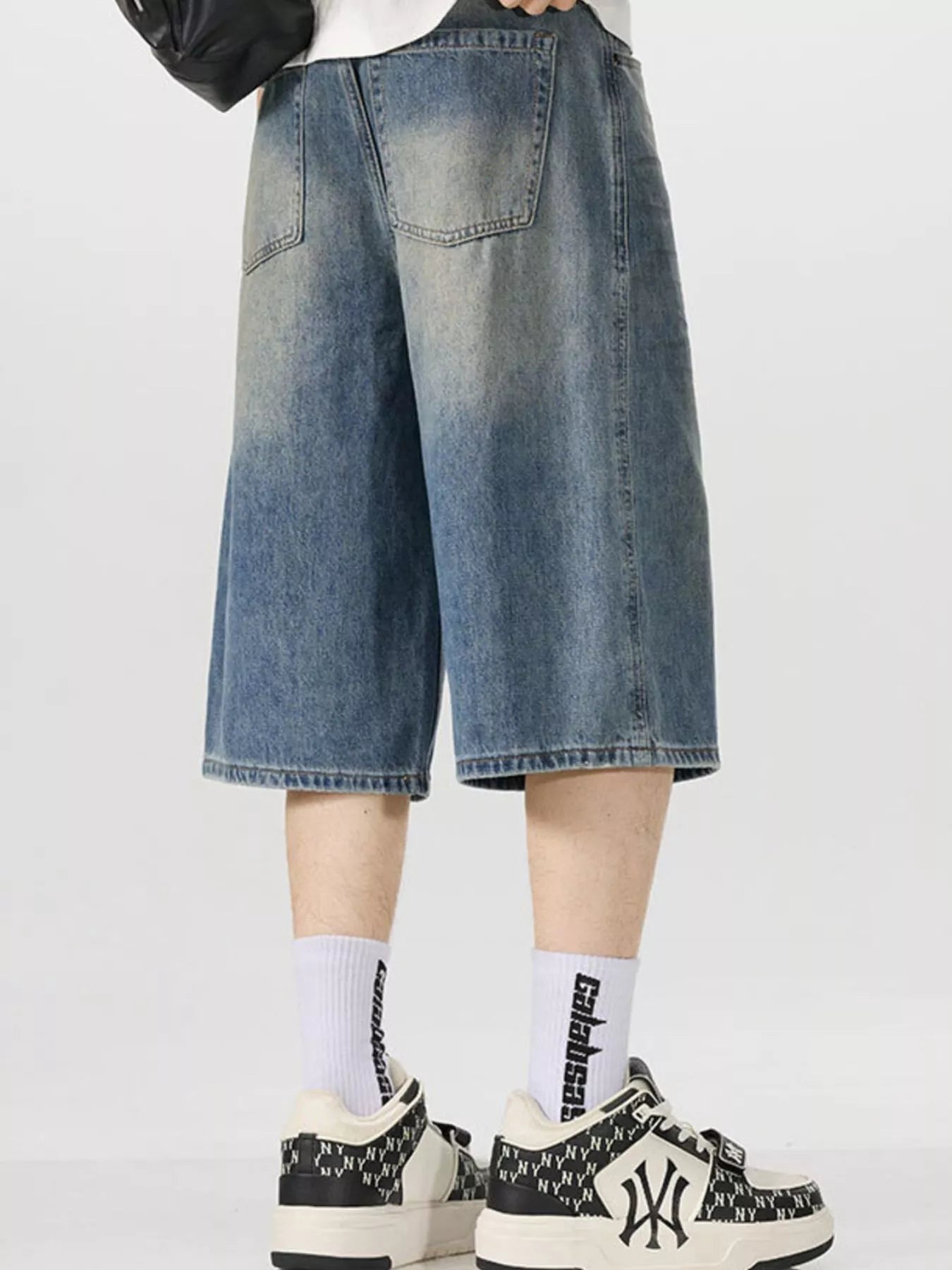 Men's Vintage Wash Wide-Leg Capri Jeans