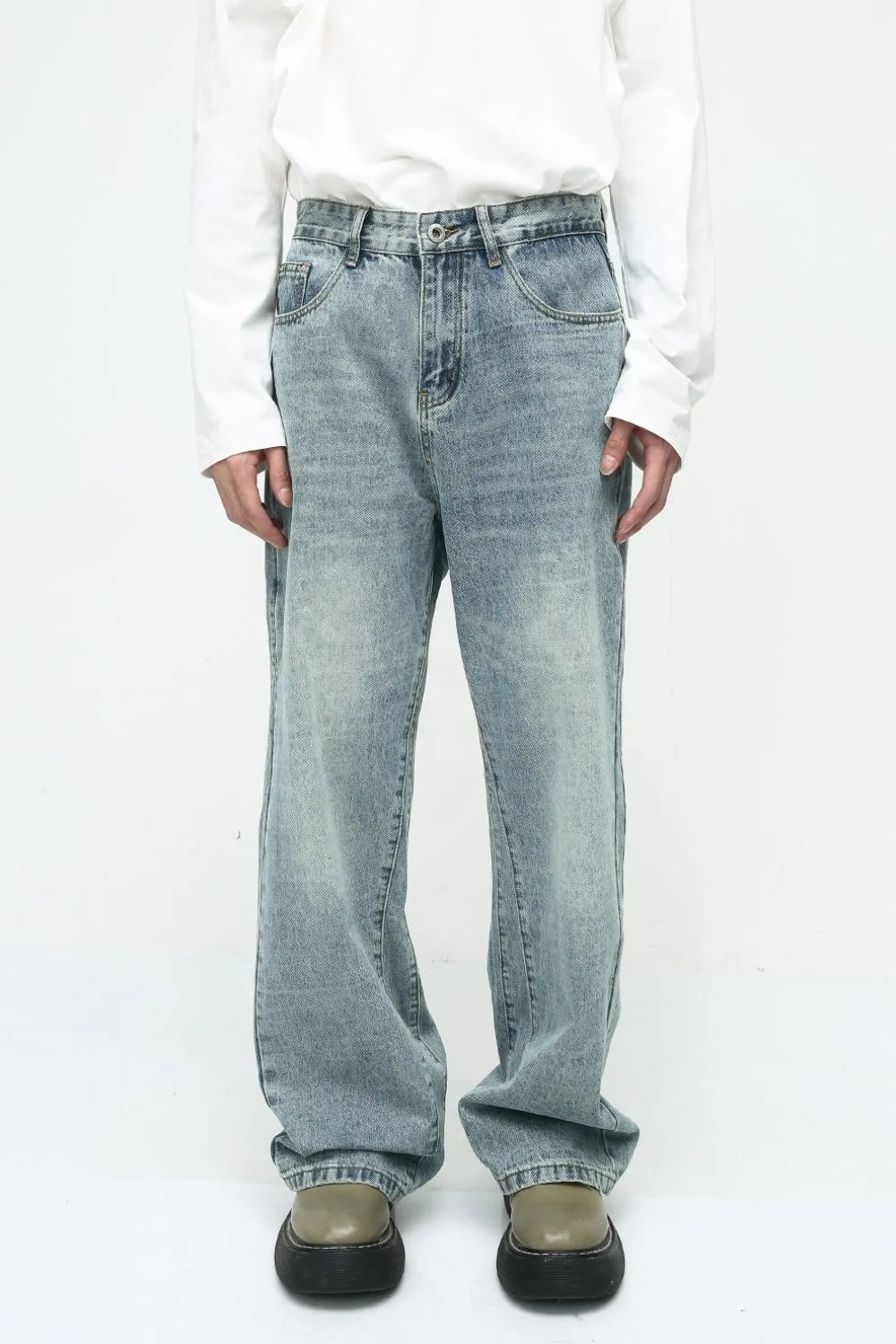 Mid Rise Jeans with Pockets