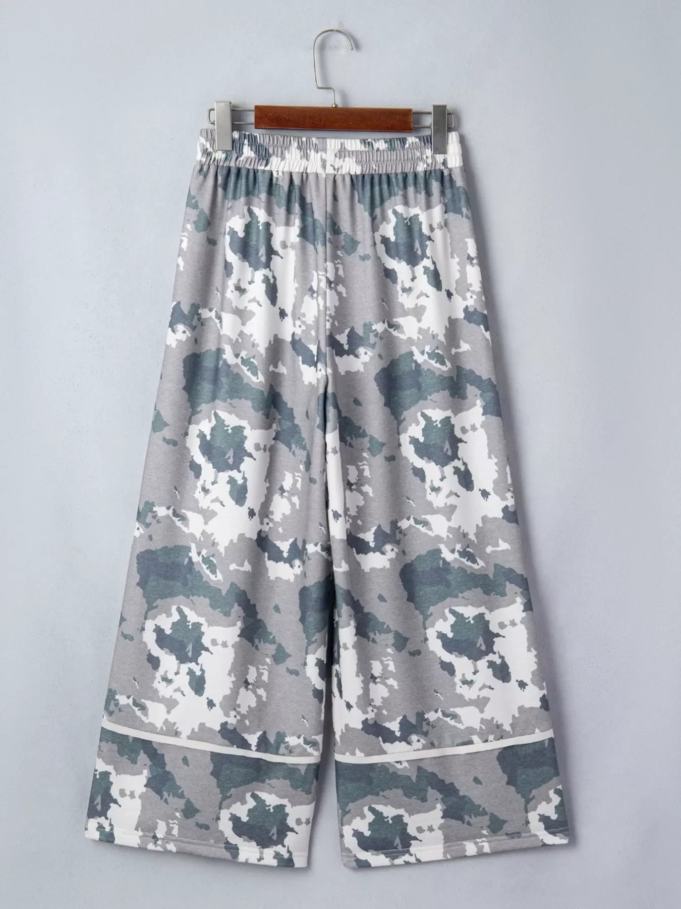Camouflage Print Contrast Lace-up Raw Edge Pocketed Loose Pants