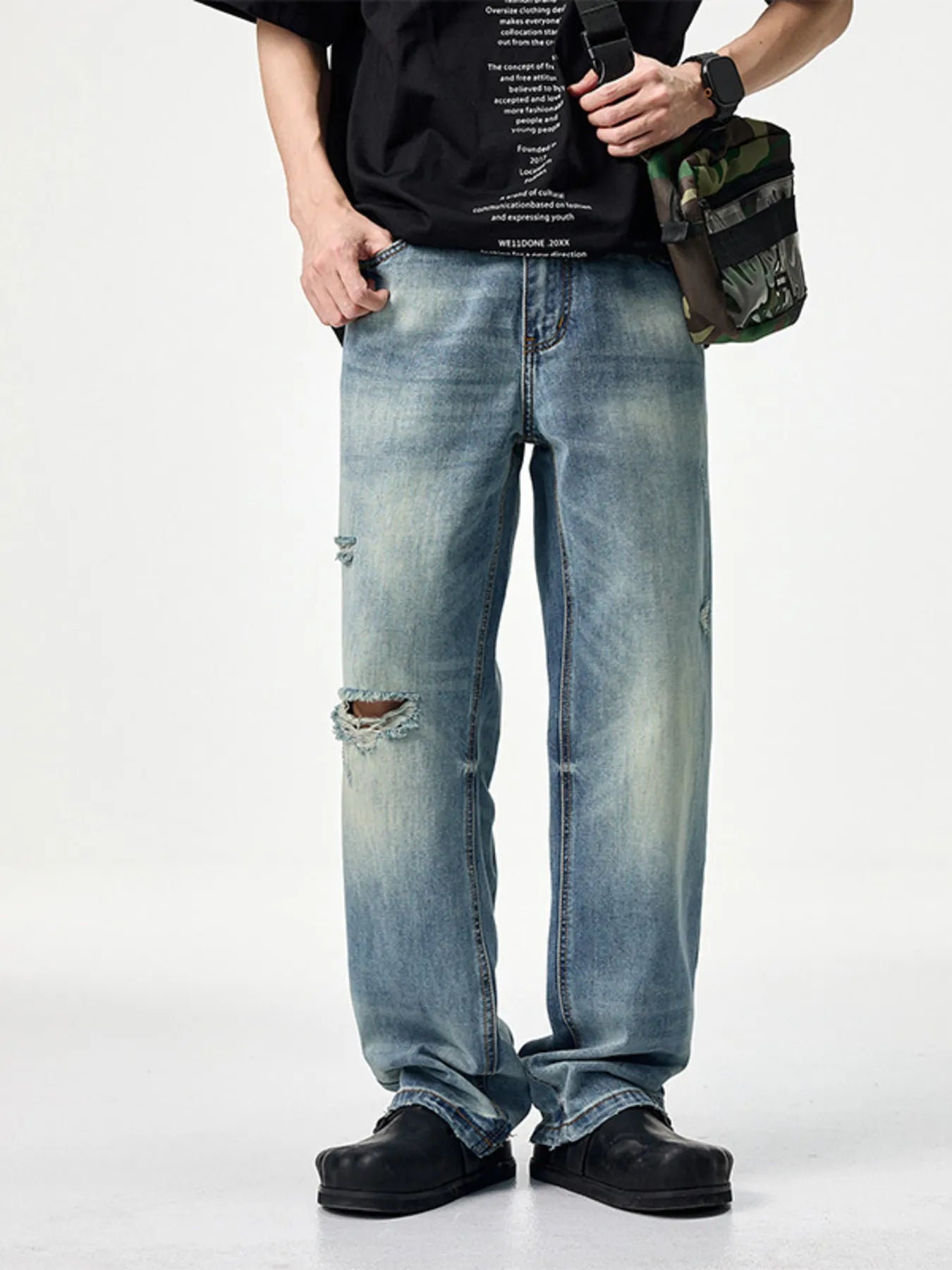 Men's Distressed Relaxed Fit Jeans