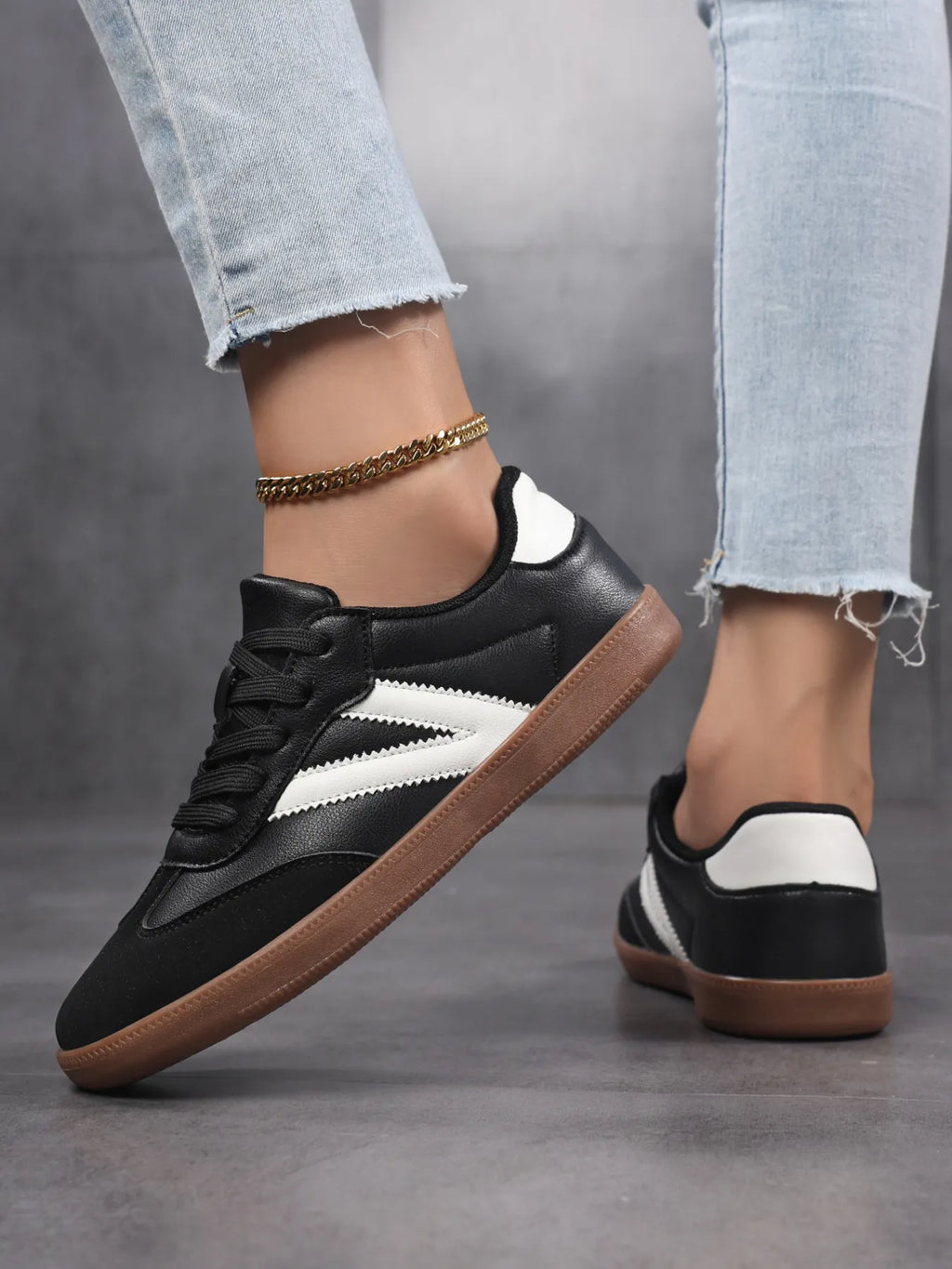 Contrast Round Toe Sneakers