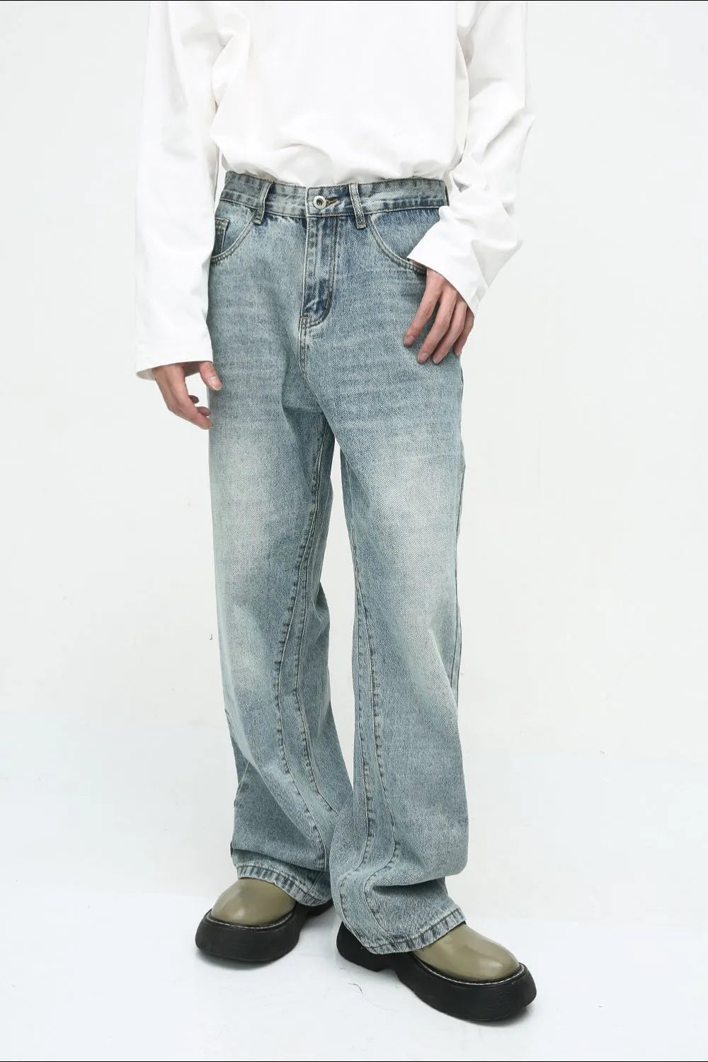Mid Rise Jeans with Pockets