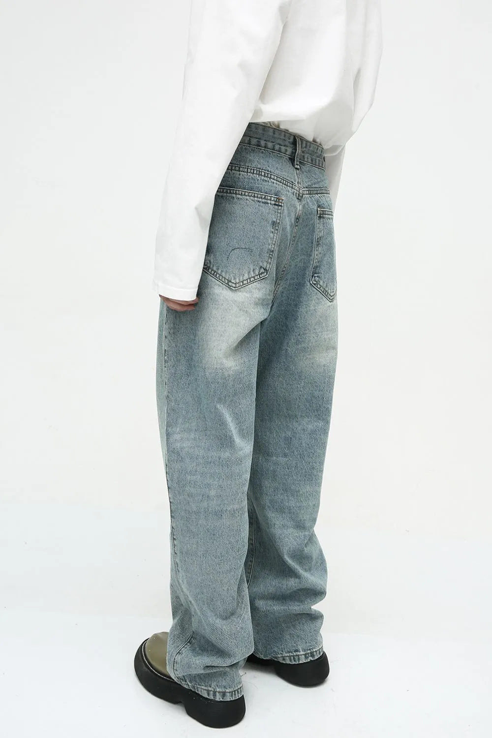 Mid Rise Jeans with Pockets