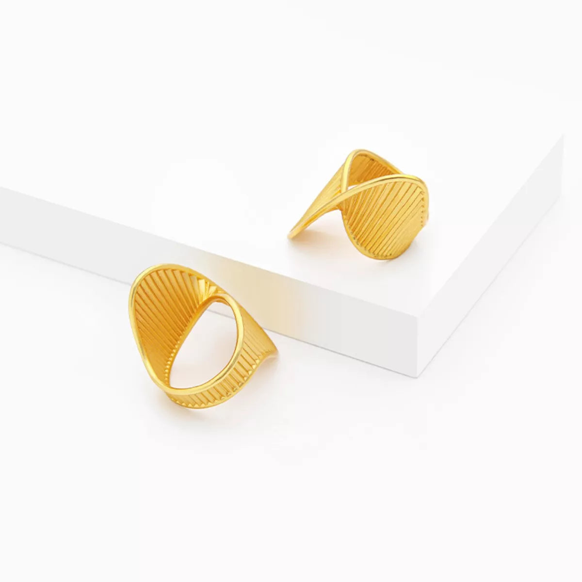 Irregular Twisted Texture Ring