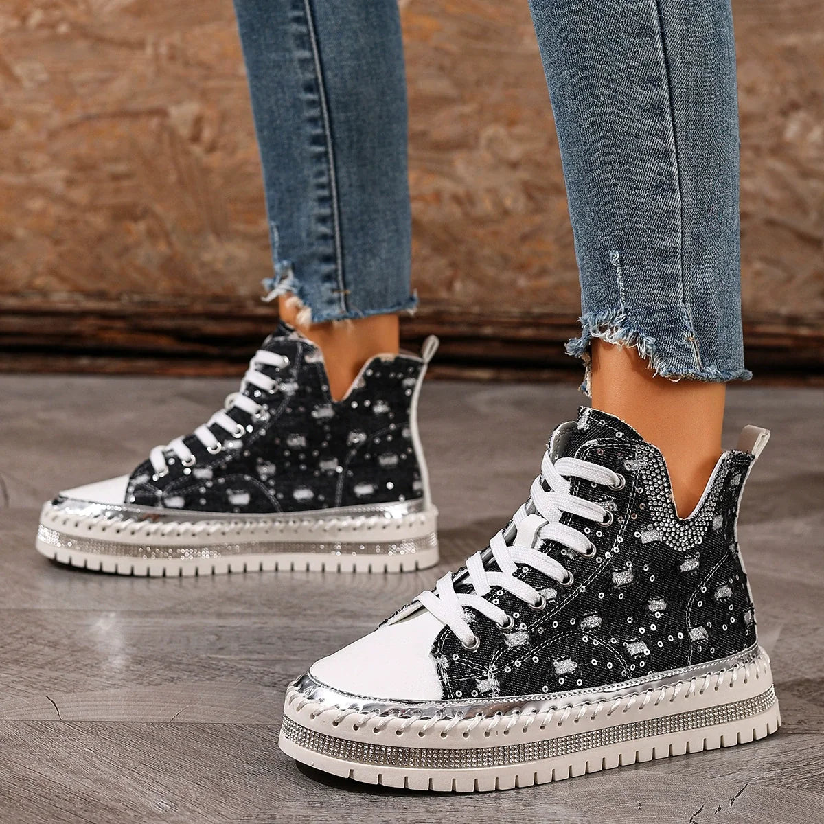 Lace Up Platform Sneaker
