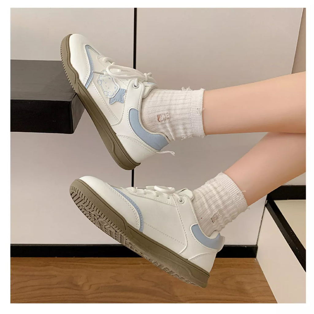 Lace Up Round Toe Sneakers