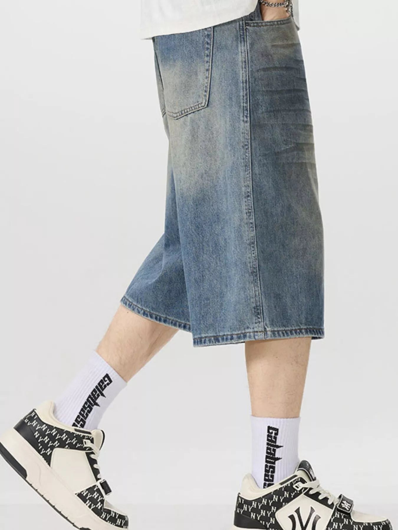Men's Vintage Wash Wide-Leg Capri Jeans