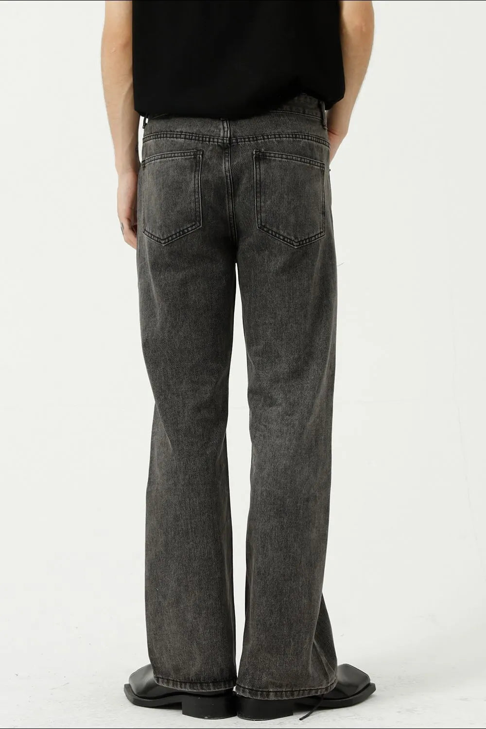 Mid Rise Jeans with Pockets