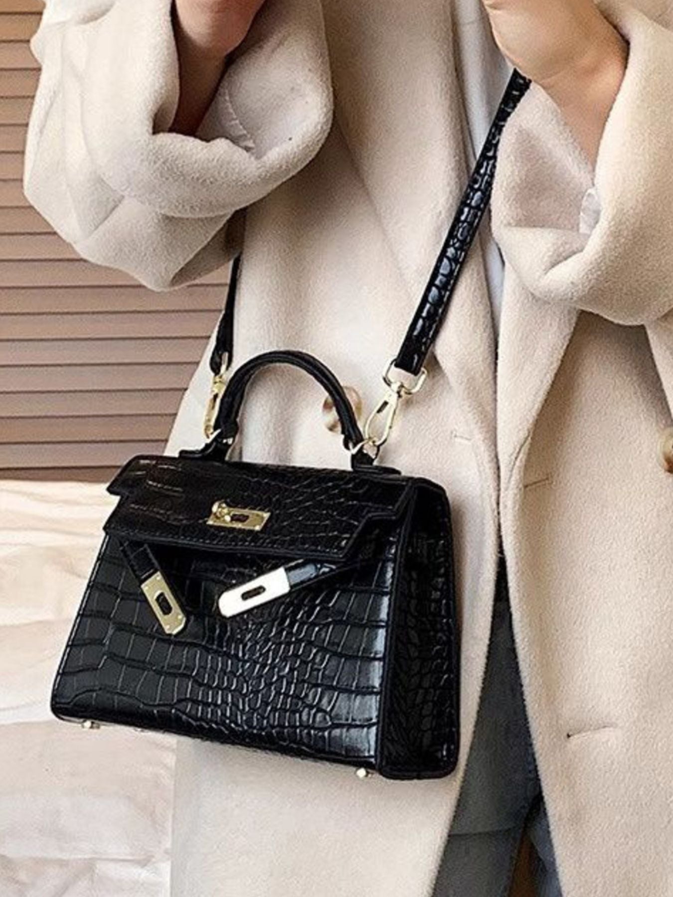Crocodile Pattern Flap Crossbody Bag