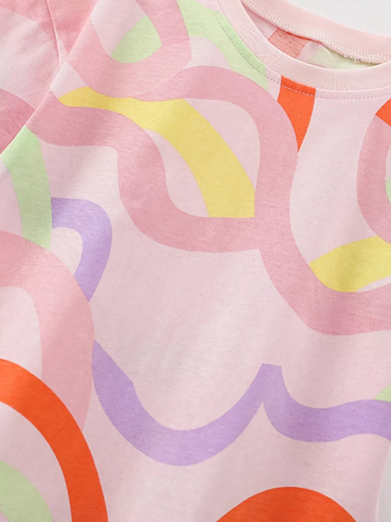 Children's Colorful Wave Print Round Neck Tee and Shorts Set