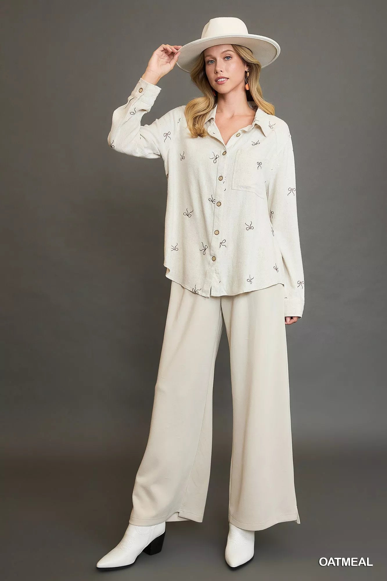 Umgee Linen Blend Fitted Shirt with Ribbon Embroidery Details