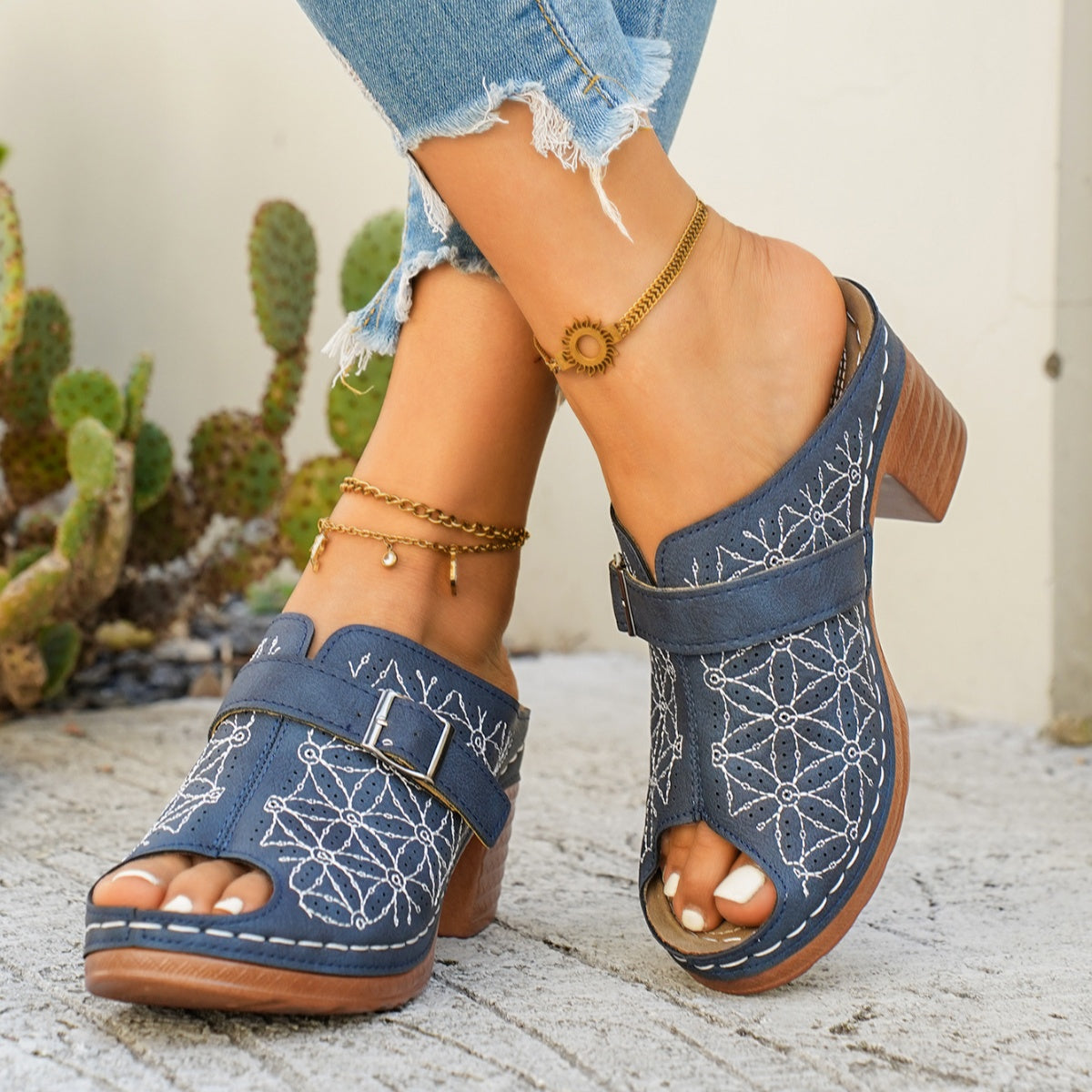 Buckle Decor Block Heel Sandals