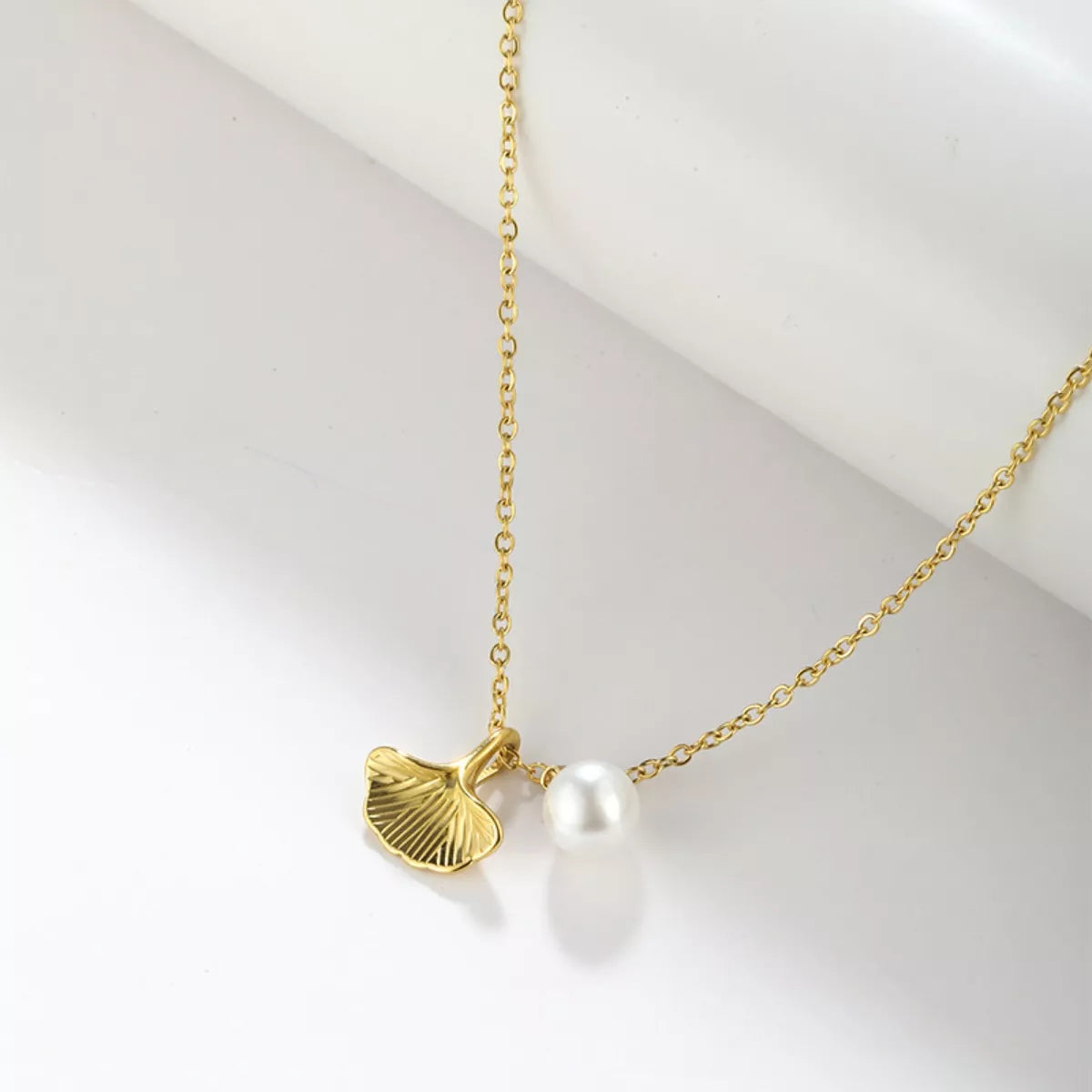 Pearl & Shell Pendant Necklace