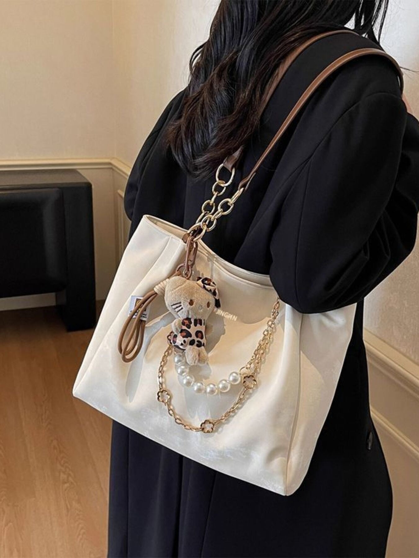 Pearl Chain Decor Shoulder Bag