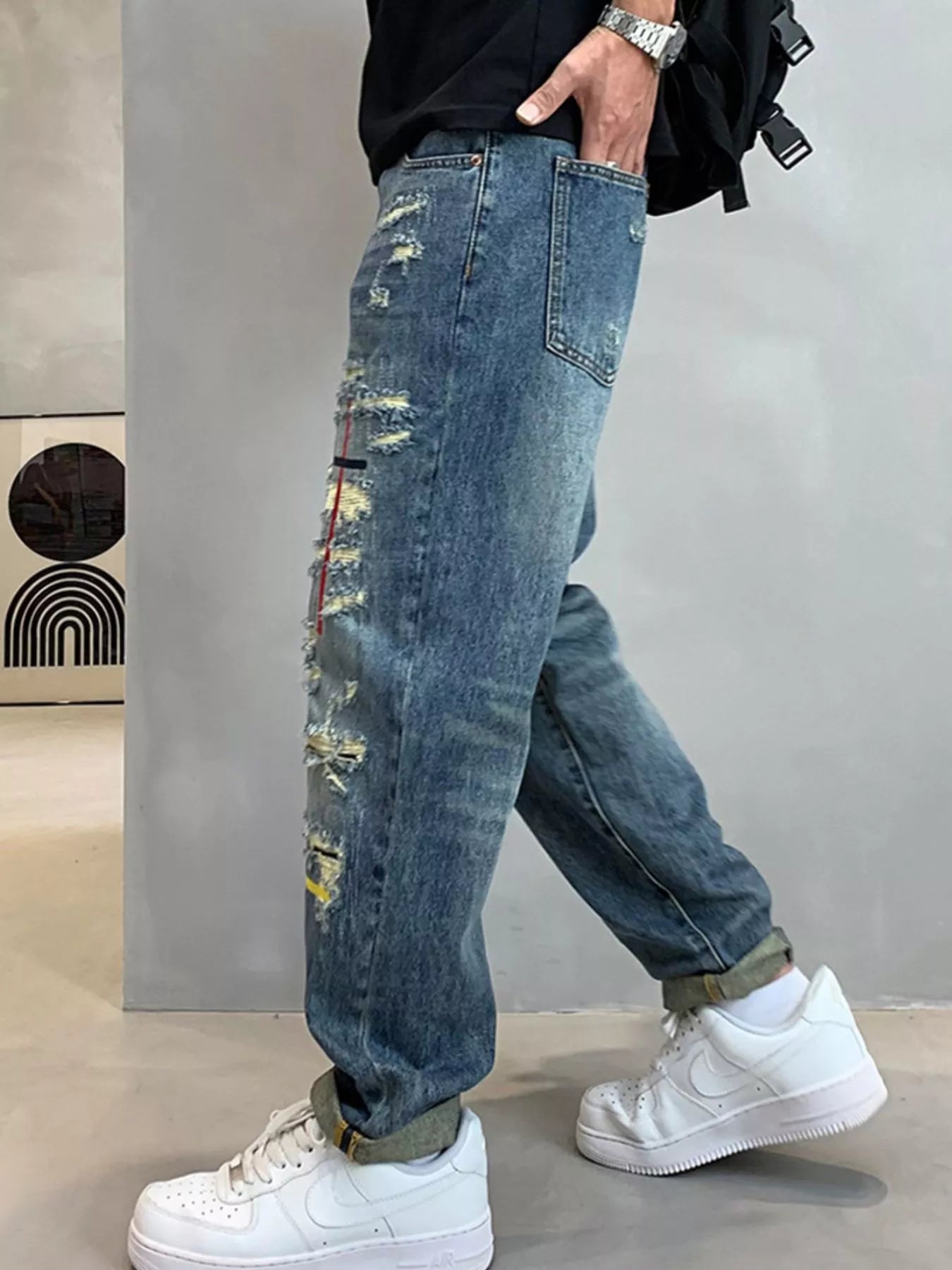 Men's Distressed Loose Fit Jeans