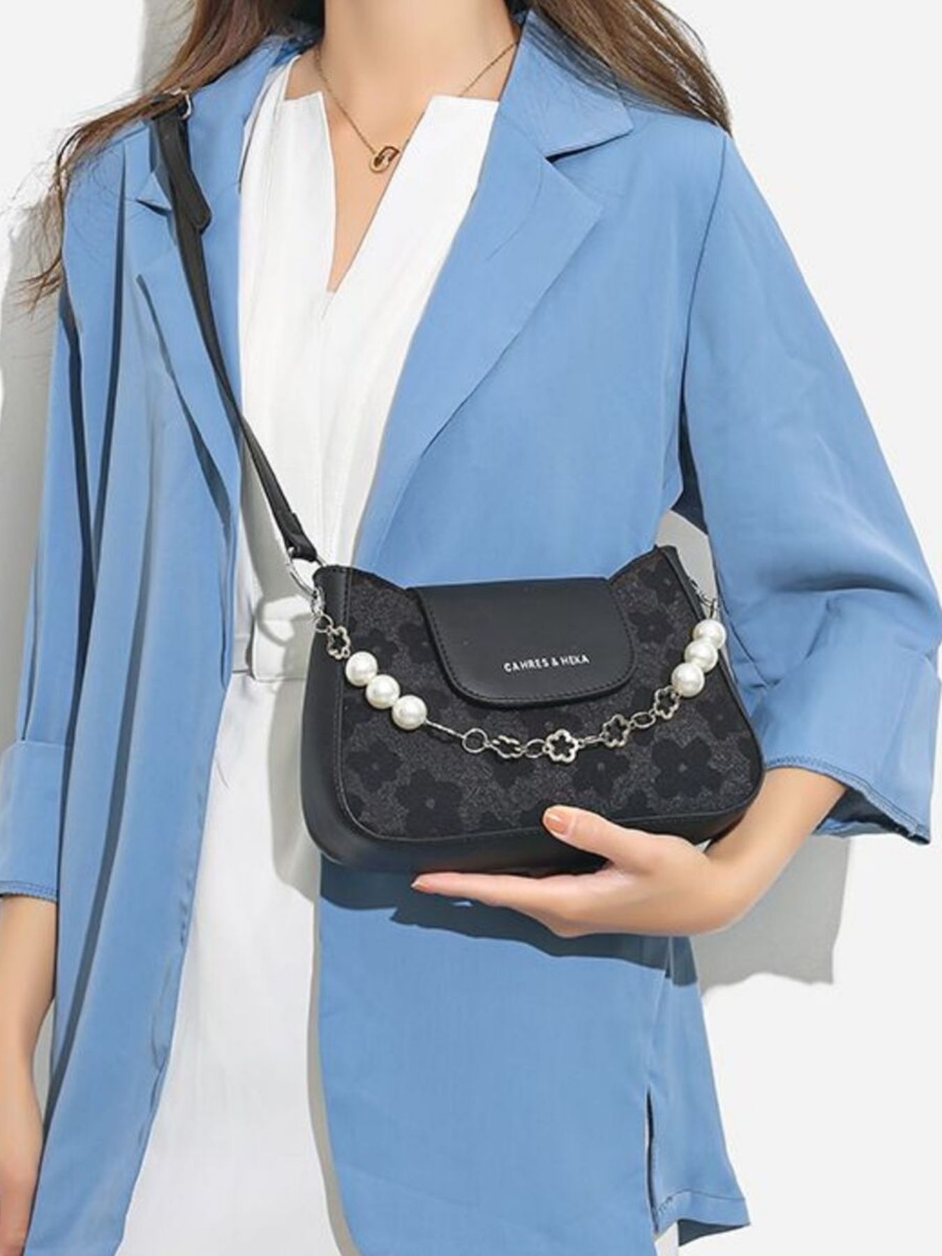 Pearl Chain Decor Shoulder Bag
