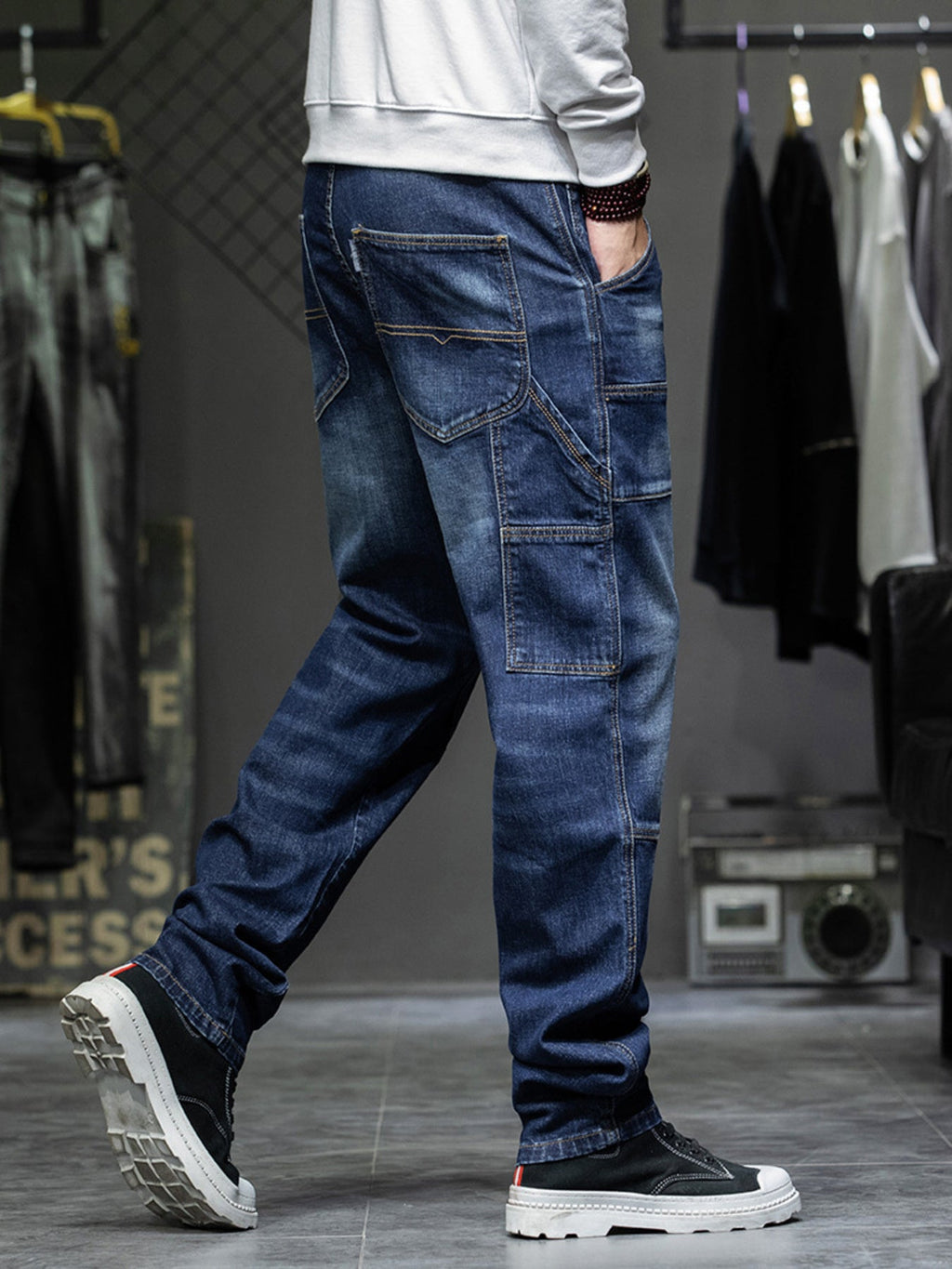 Men's Relaxed Fit Cargo Jeans