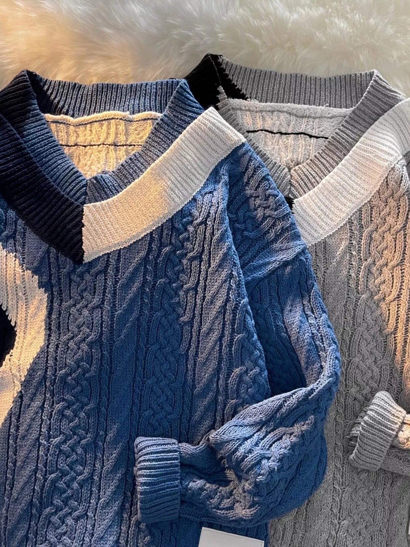 Men's Color Block V-Neck Knit Sweater