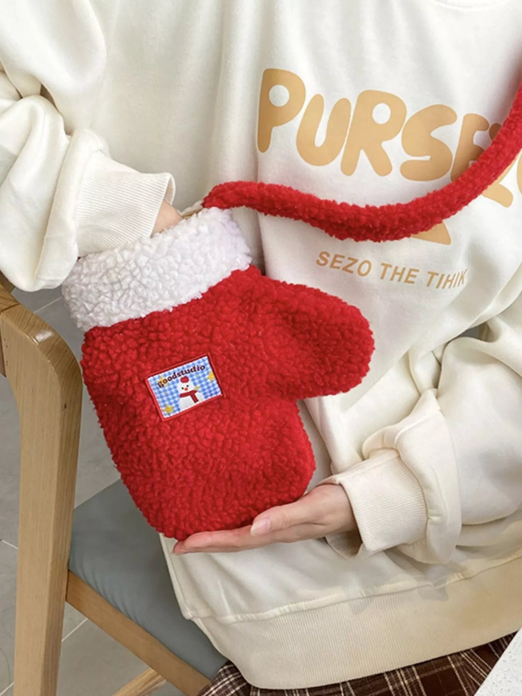 Christmas Mitten-Shaped Plush Crossbody Bag