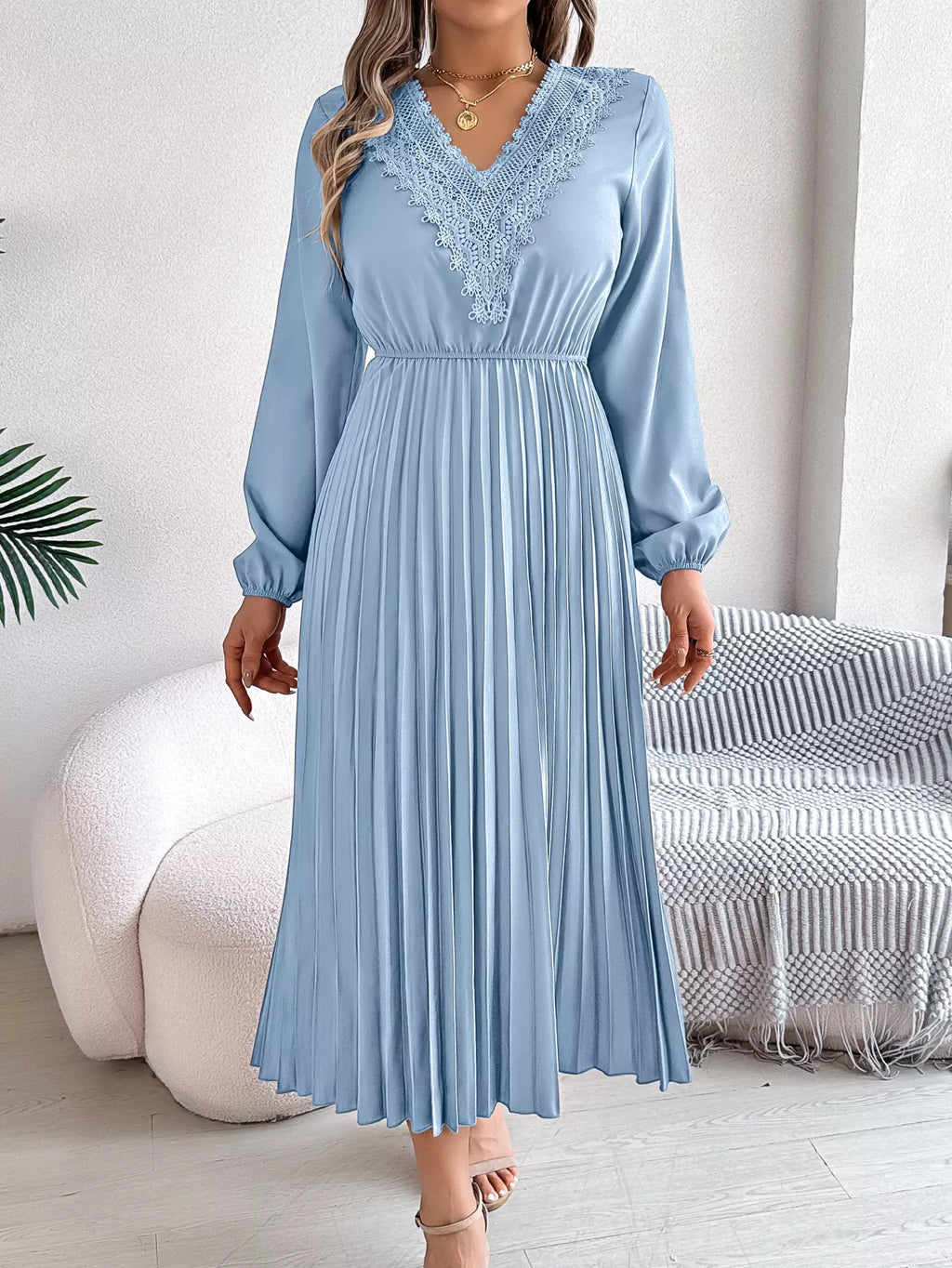 Lace Detail V-Neck Pleated Dress