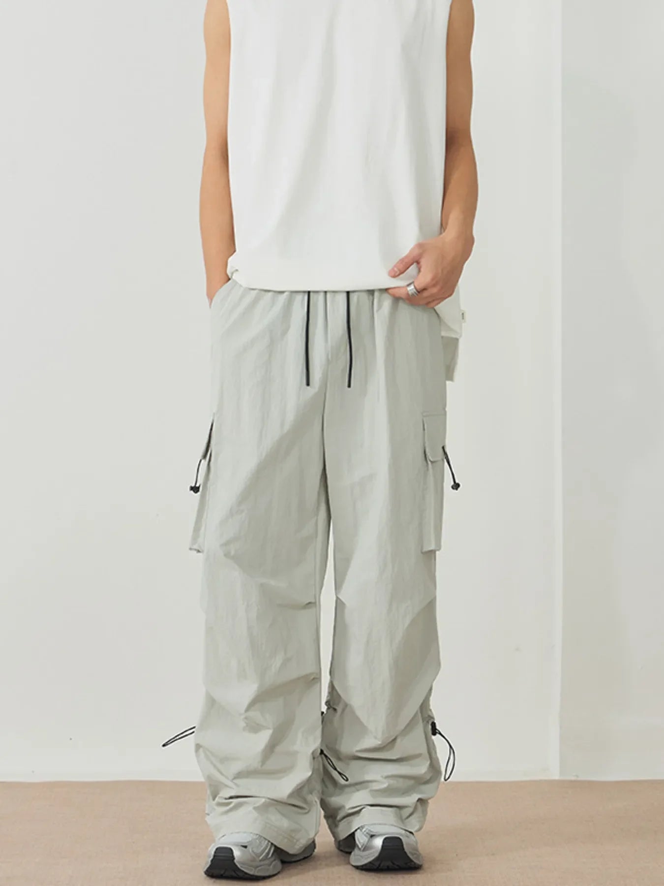 Men's Loose Fit Cargo Pants with Drawstring