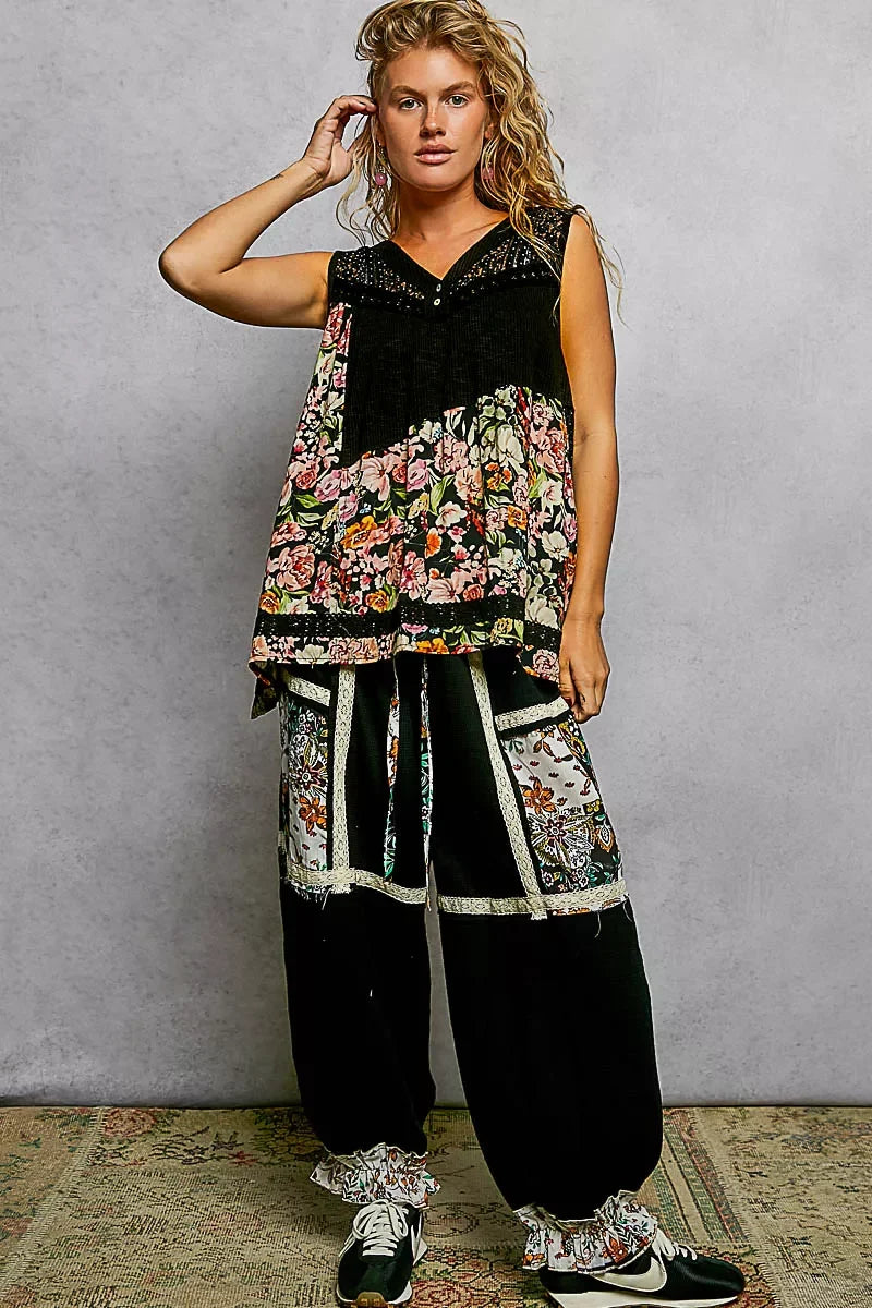 POL Lace Detail Floral V-Neck Tank