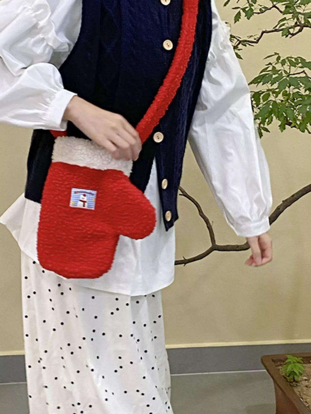 Christmas Mitten-Shaped Plush Crossbody Bag