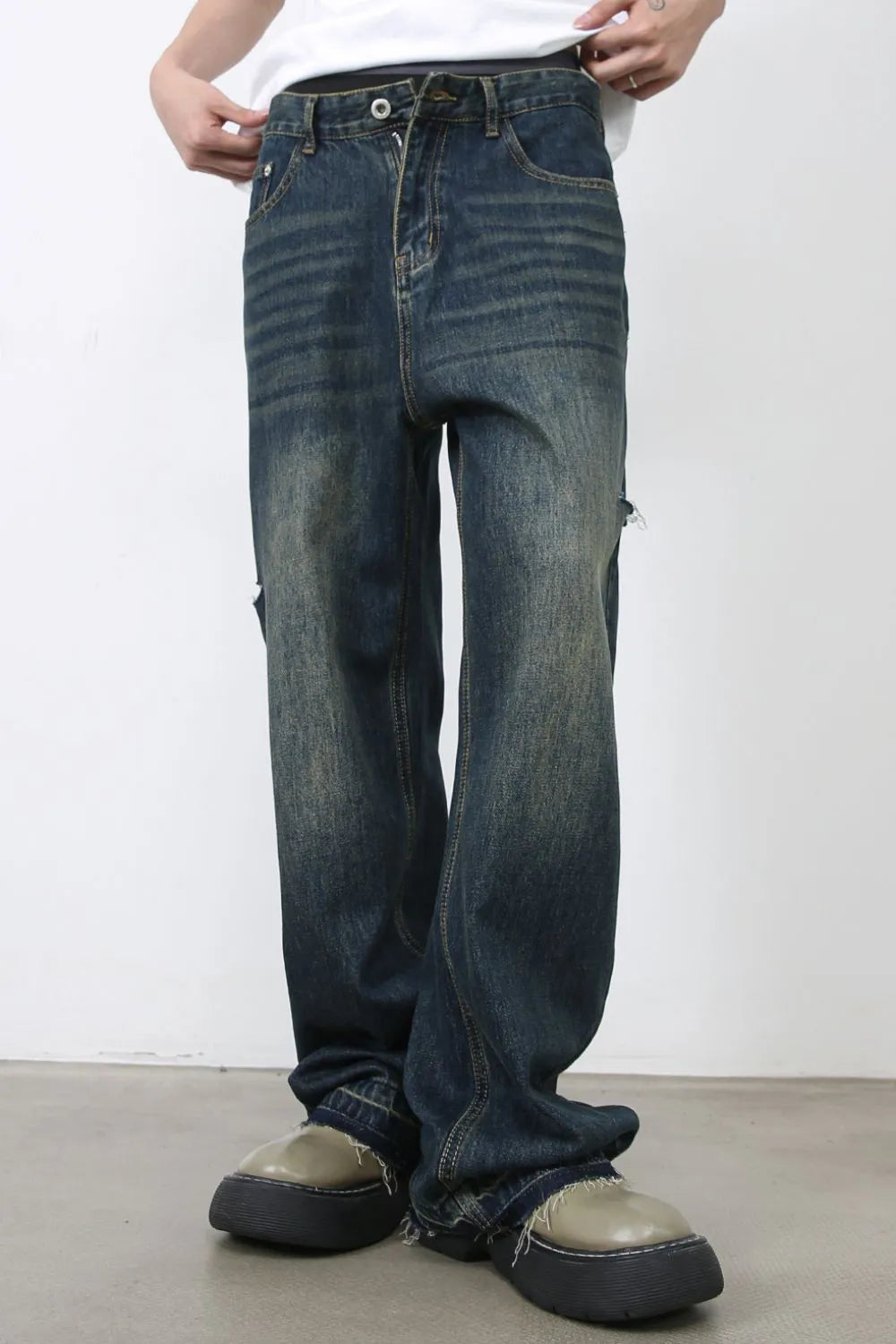 Men's Raw Hem Distressed Jeans with Pockets